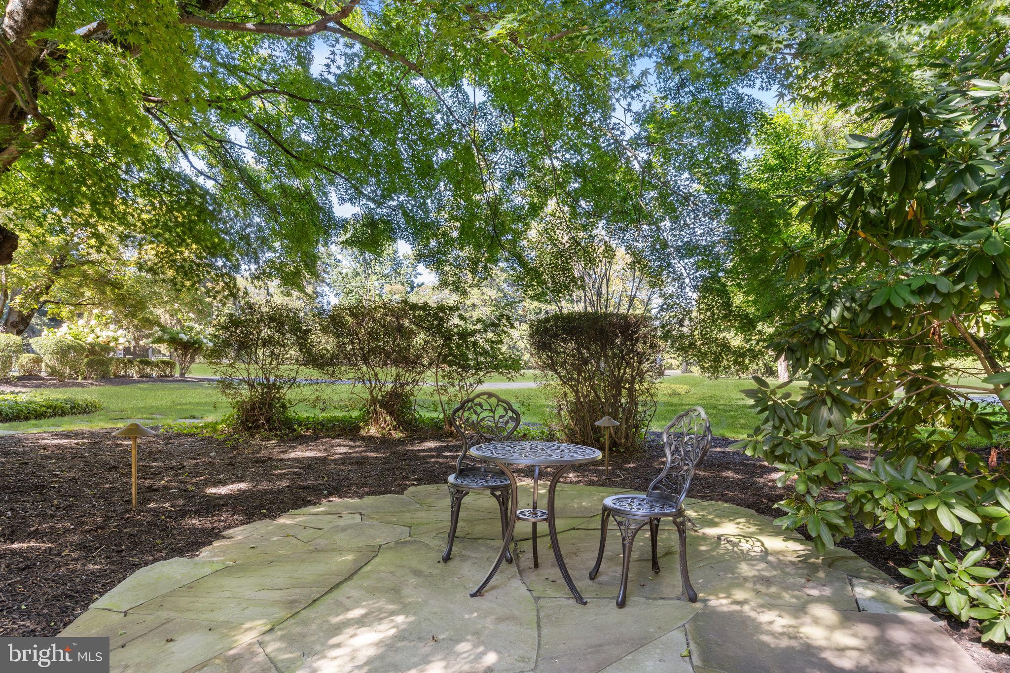 DELAVUE MANOR - Residential