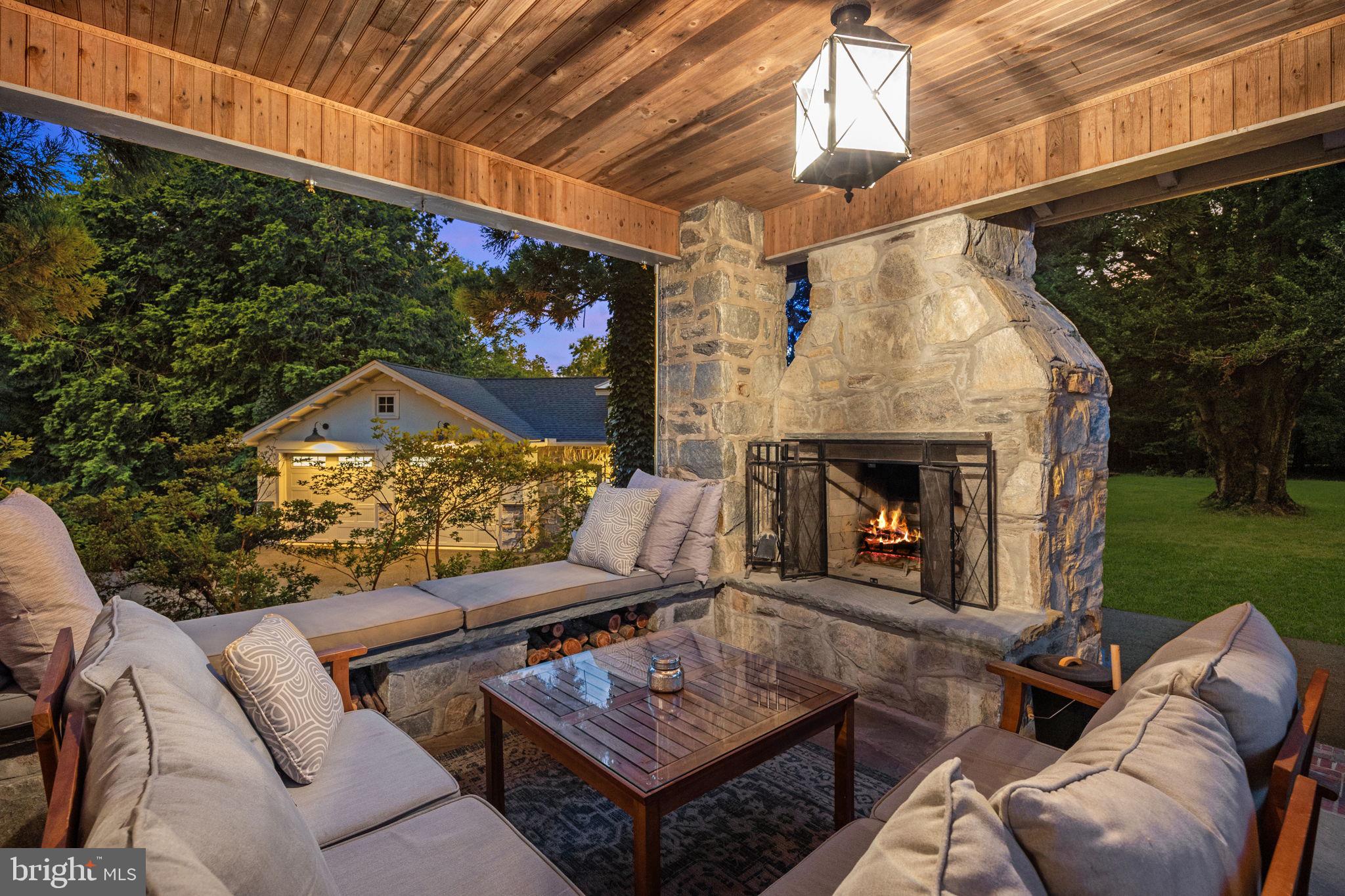 DELAVUE MANOR - Residential