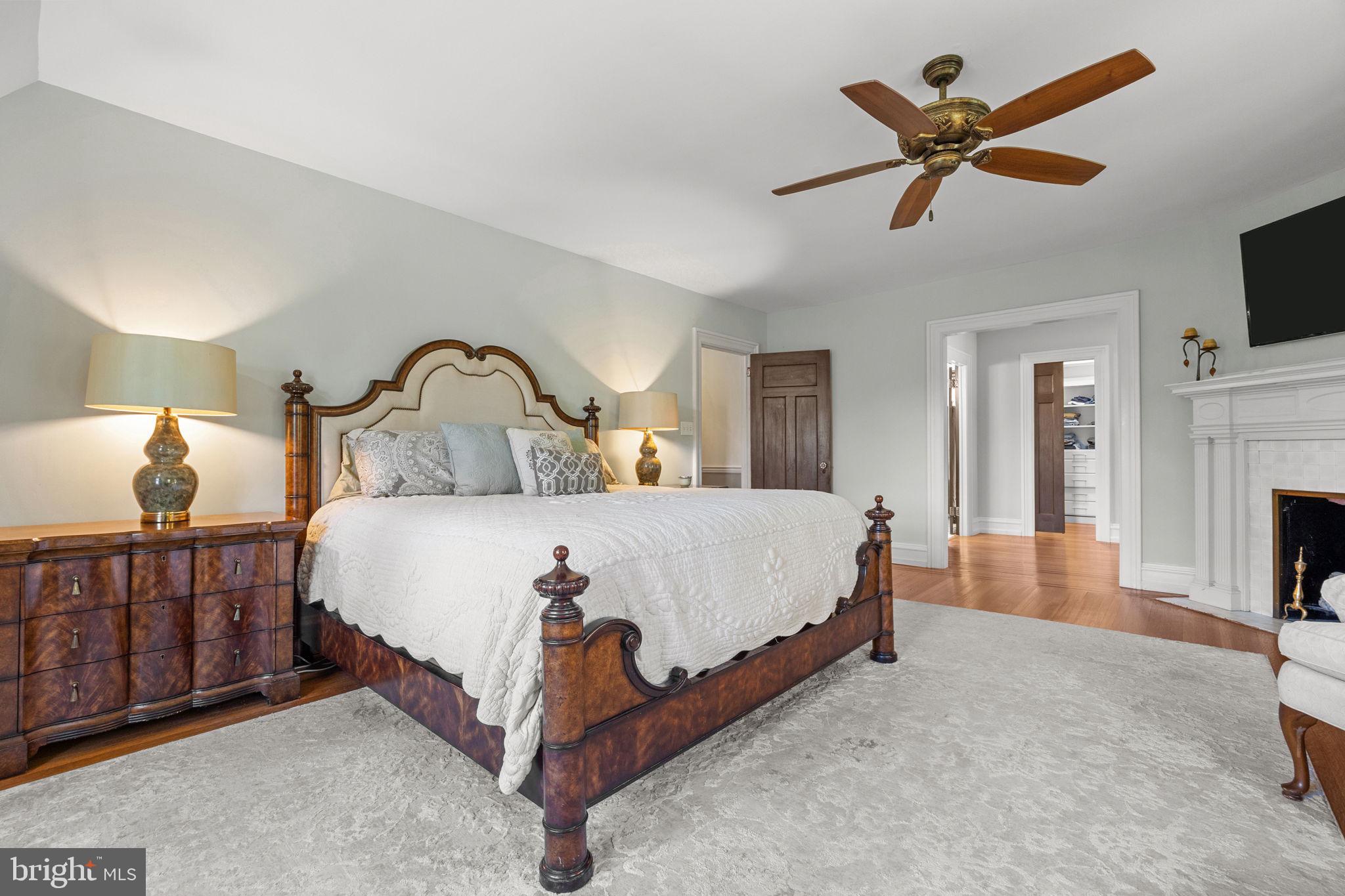 DELAVUE MANOR - Residential