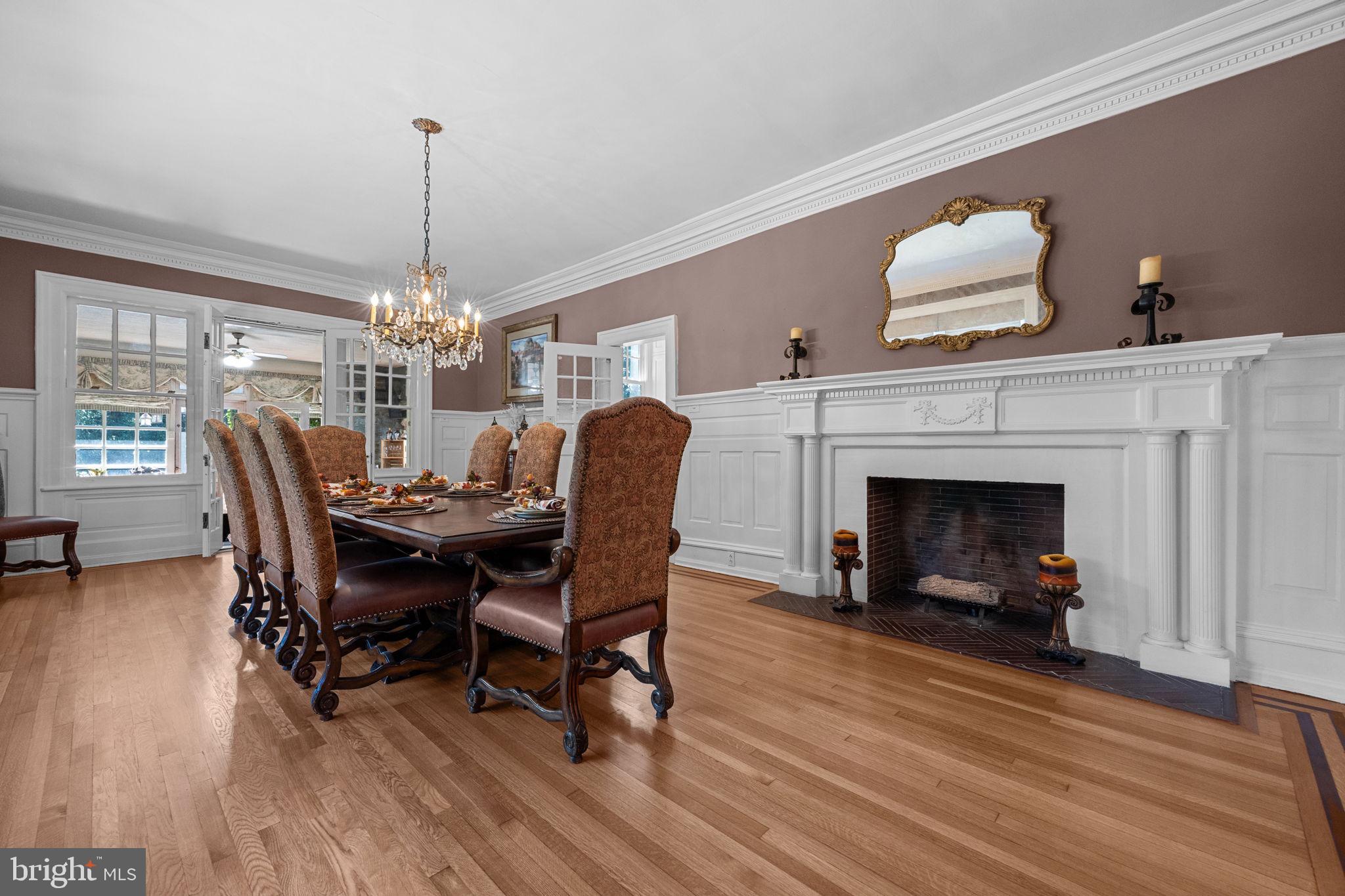 DELAVUE MANOR - Residential