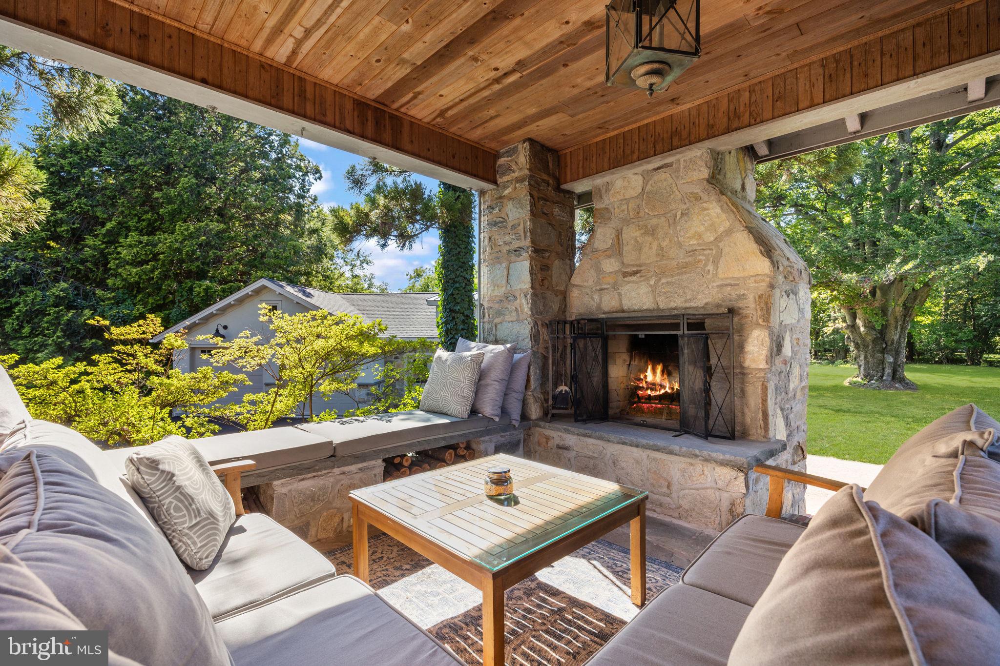 DELAVUE MANOR - Residential