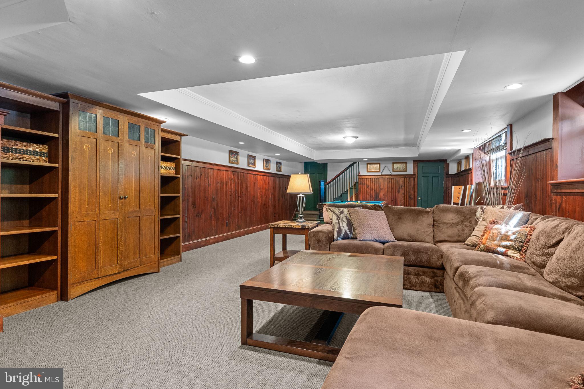 DELAVUE MANOR - Residential