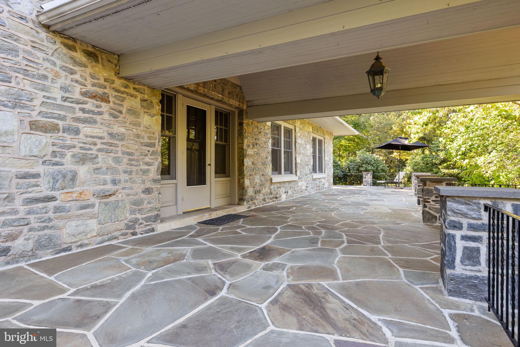 DELAVUE MANOR - Residential