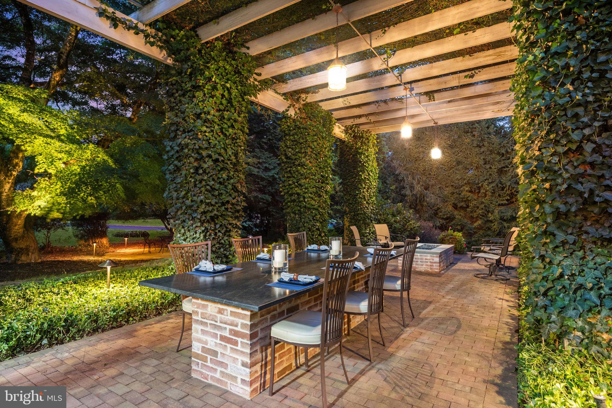 DELAVUE MANOR - Residential