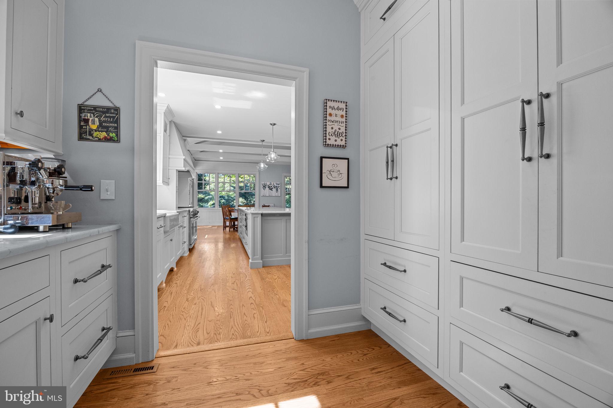 DELAVUE MANOR - Residential