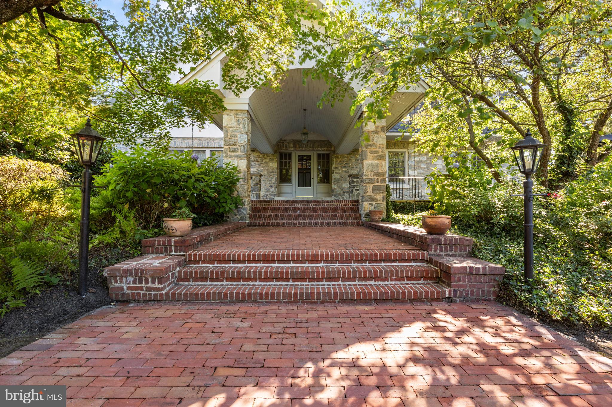 DELAVUE MANOR - Residential