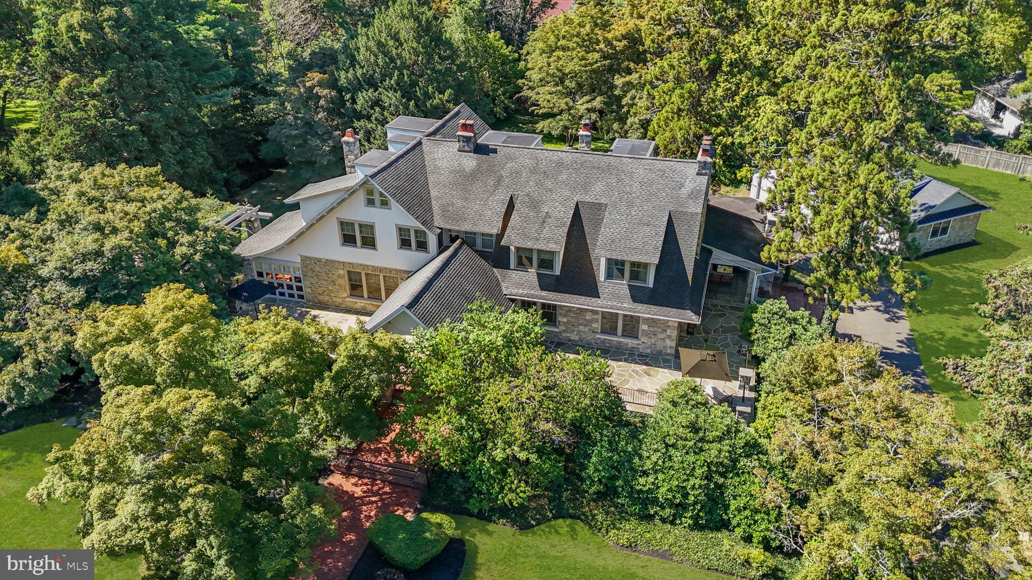 DELAVUE MANOR - Residential