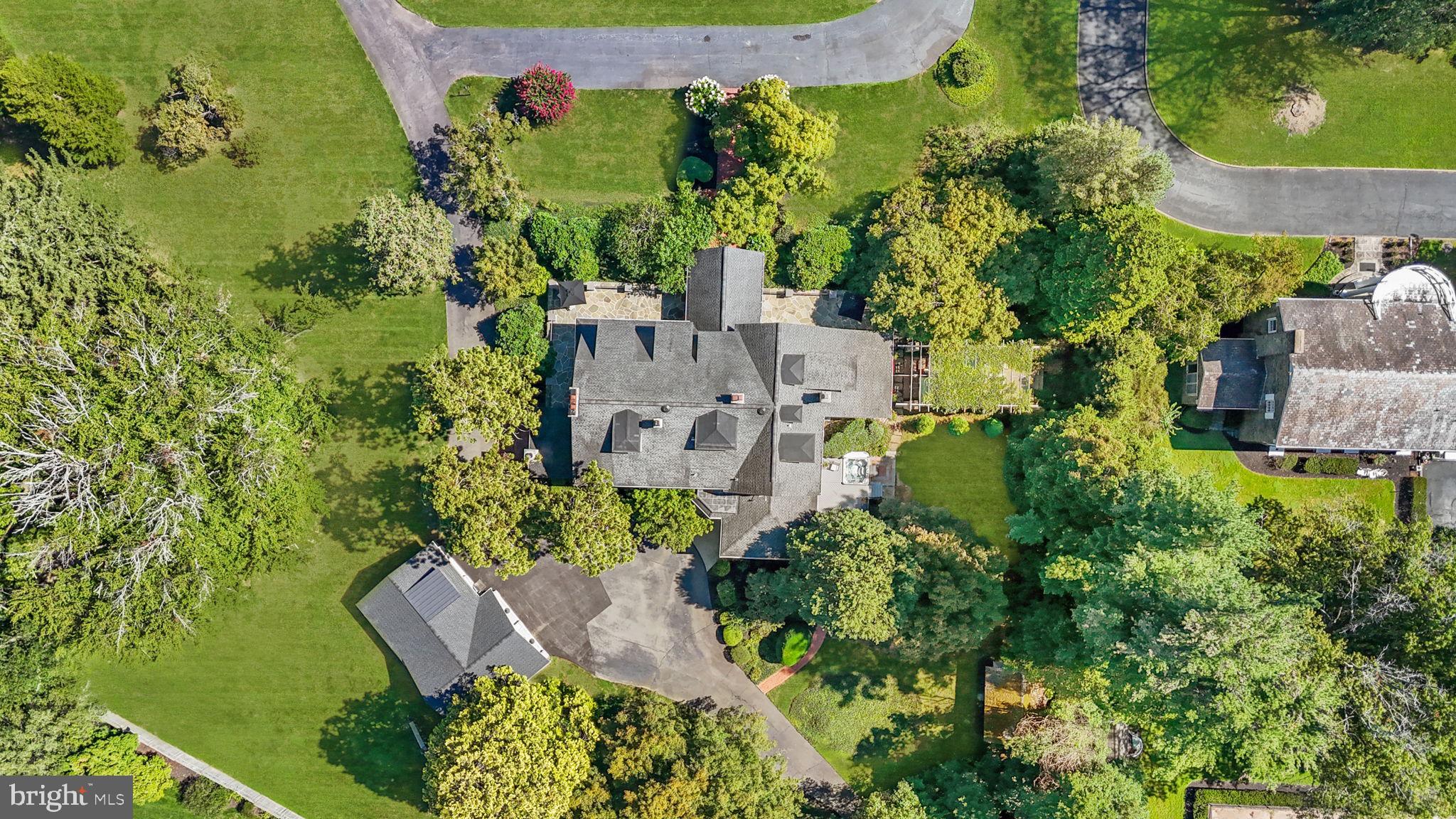 DELAVUE MANOR - Residential