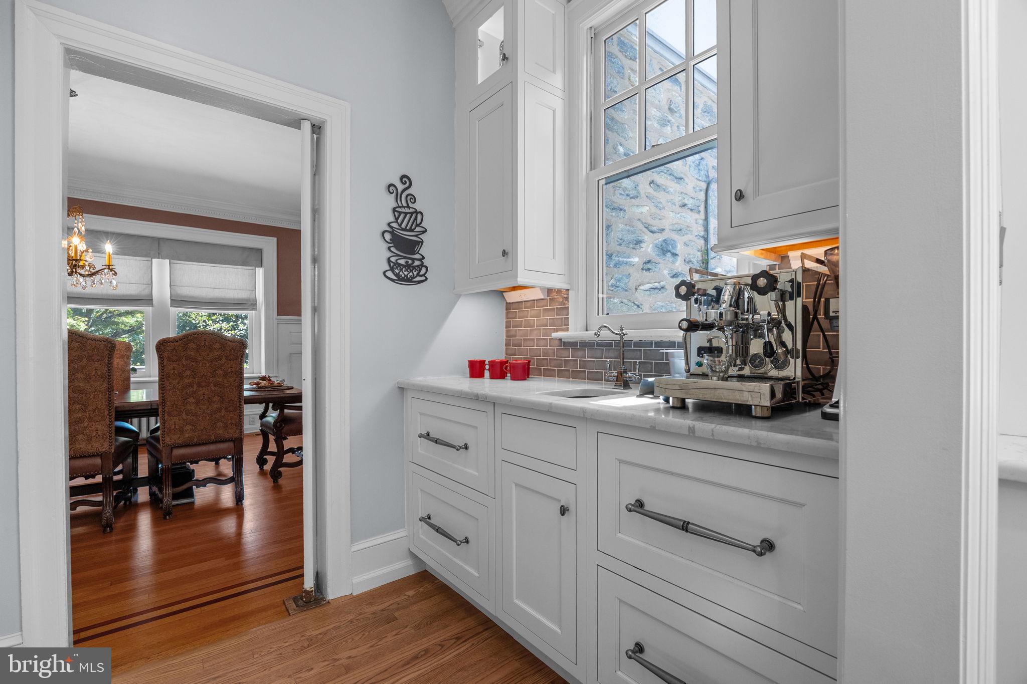 DELAVUE MANOR - Residential