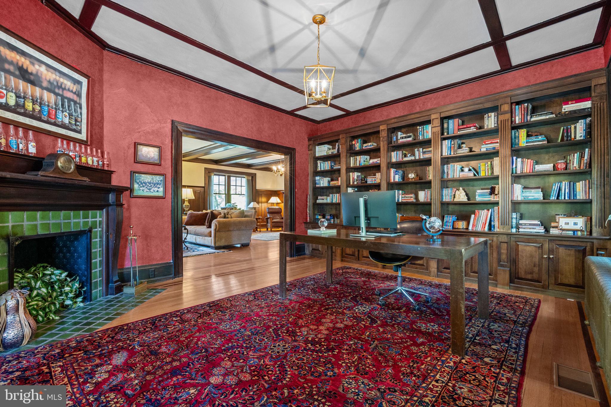 DELAVUE MANOR - Residential