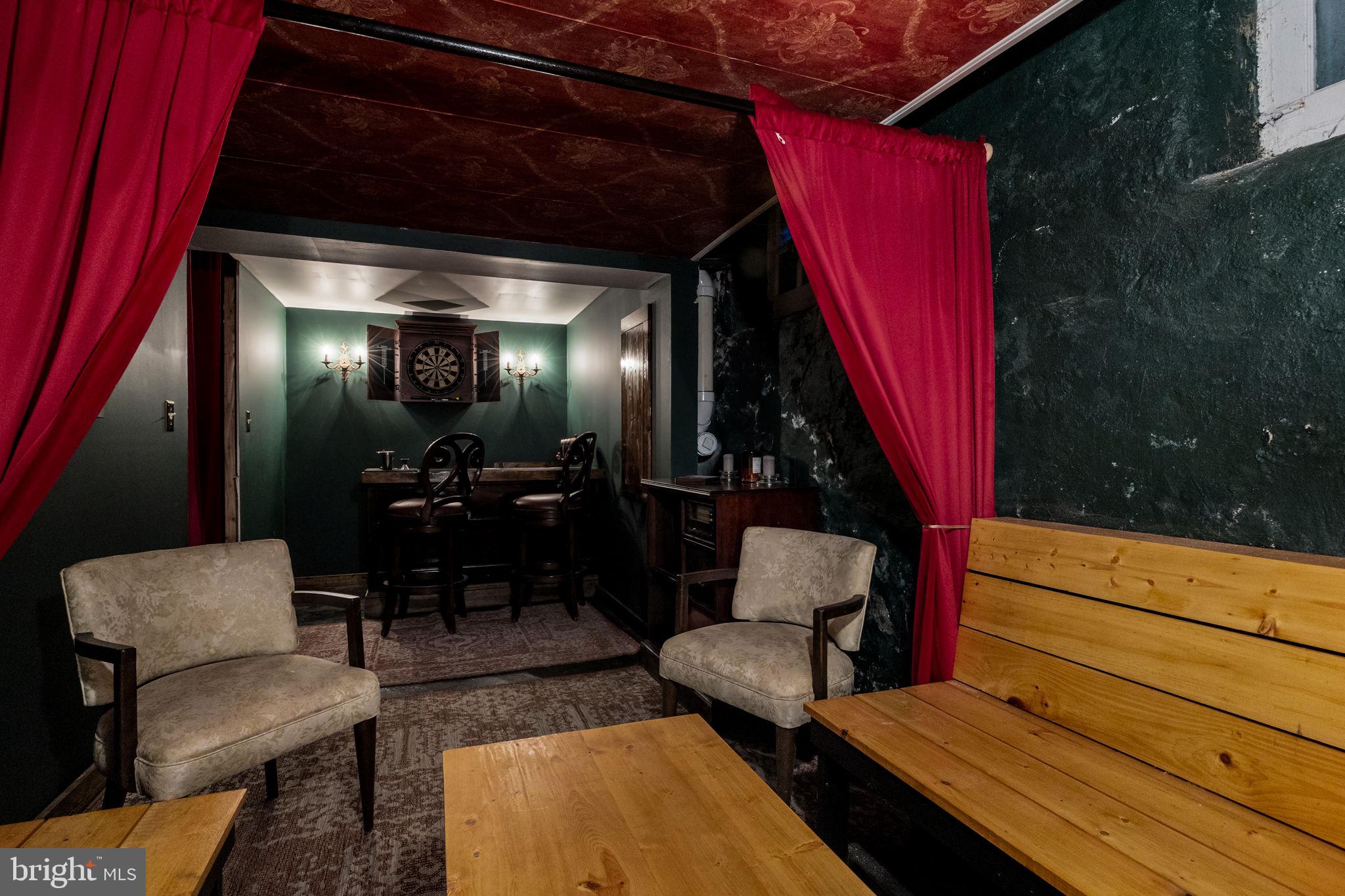 DELAVUE MANOR - Residential