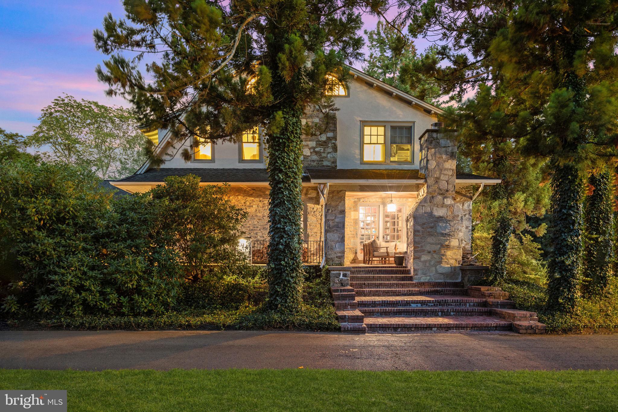 DELAVUE MANOR - Residential