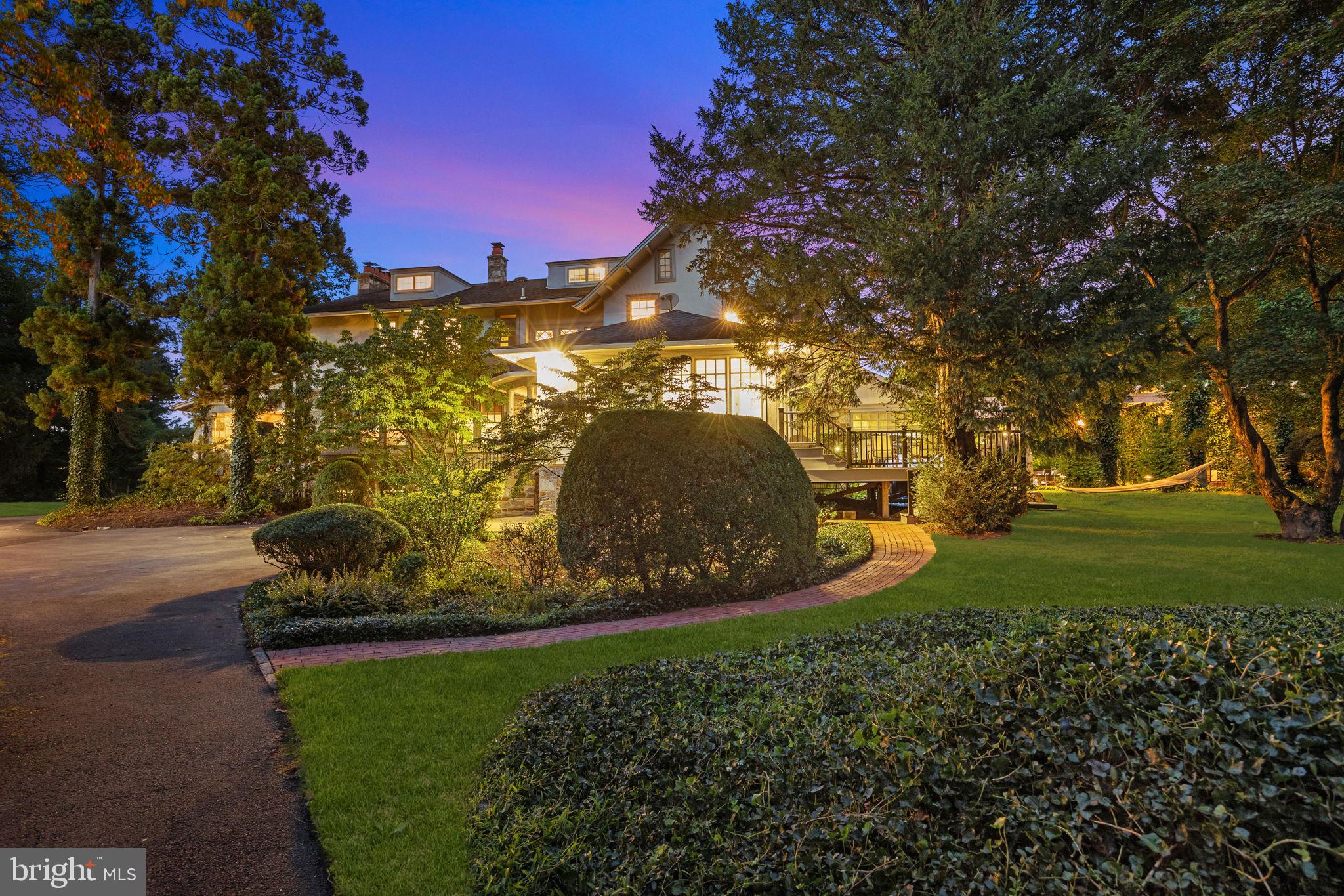 DELAVUE MANOR - Residential