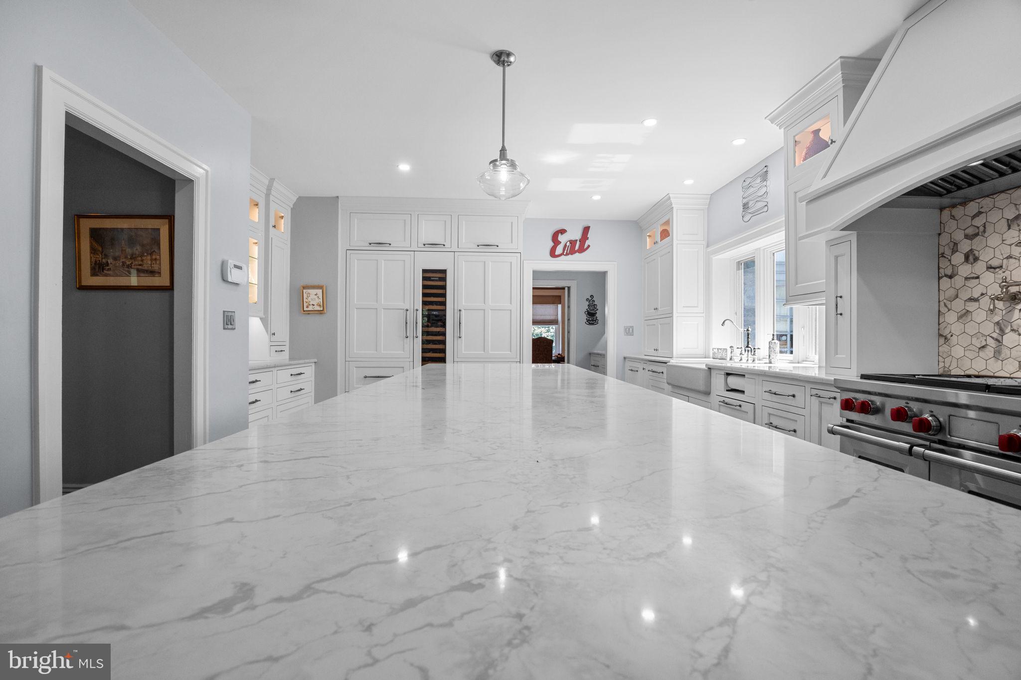 DELAVUE MANOR - Residential