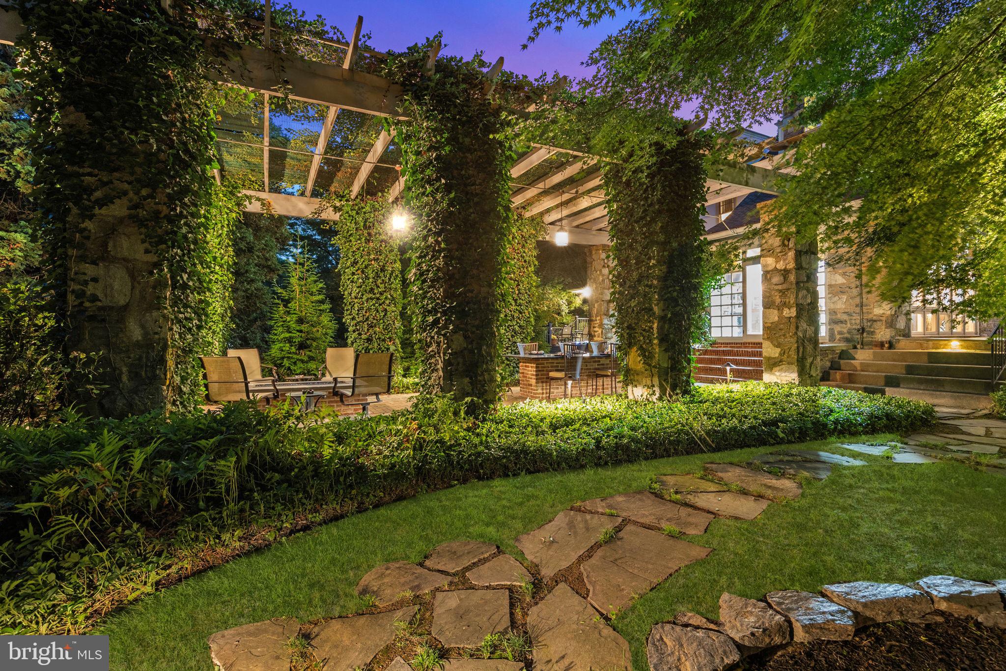 DELAVUE MANOR - Residential