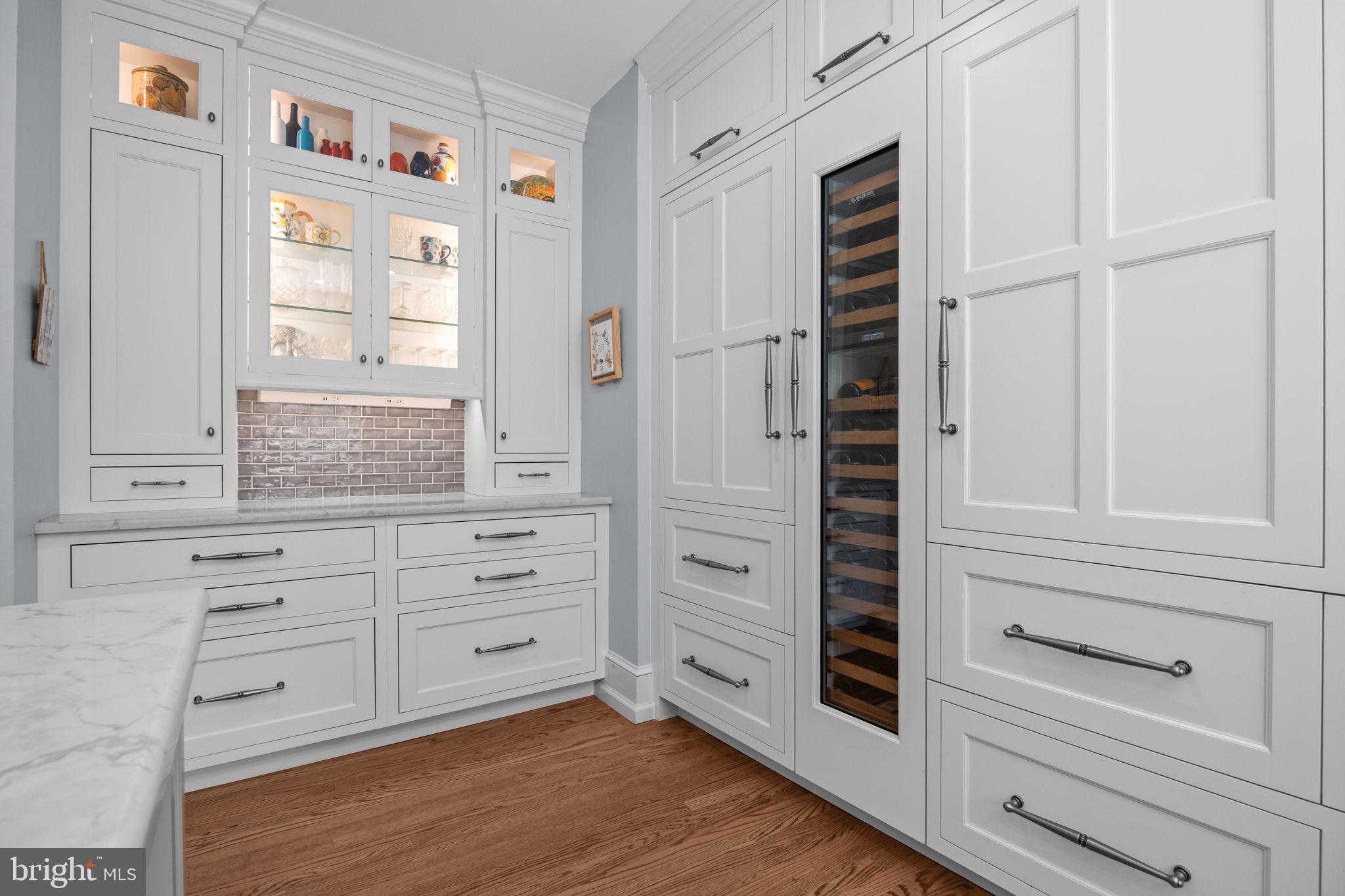 DELAVUE MANOR - Residential