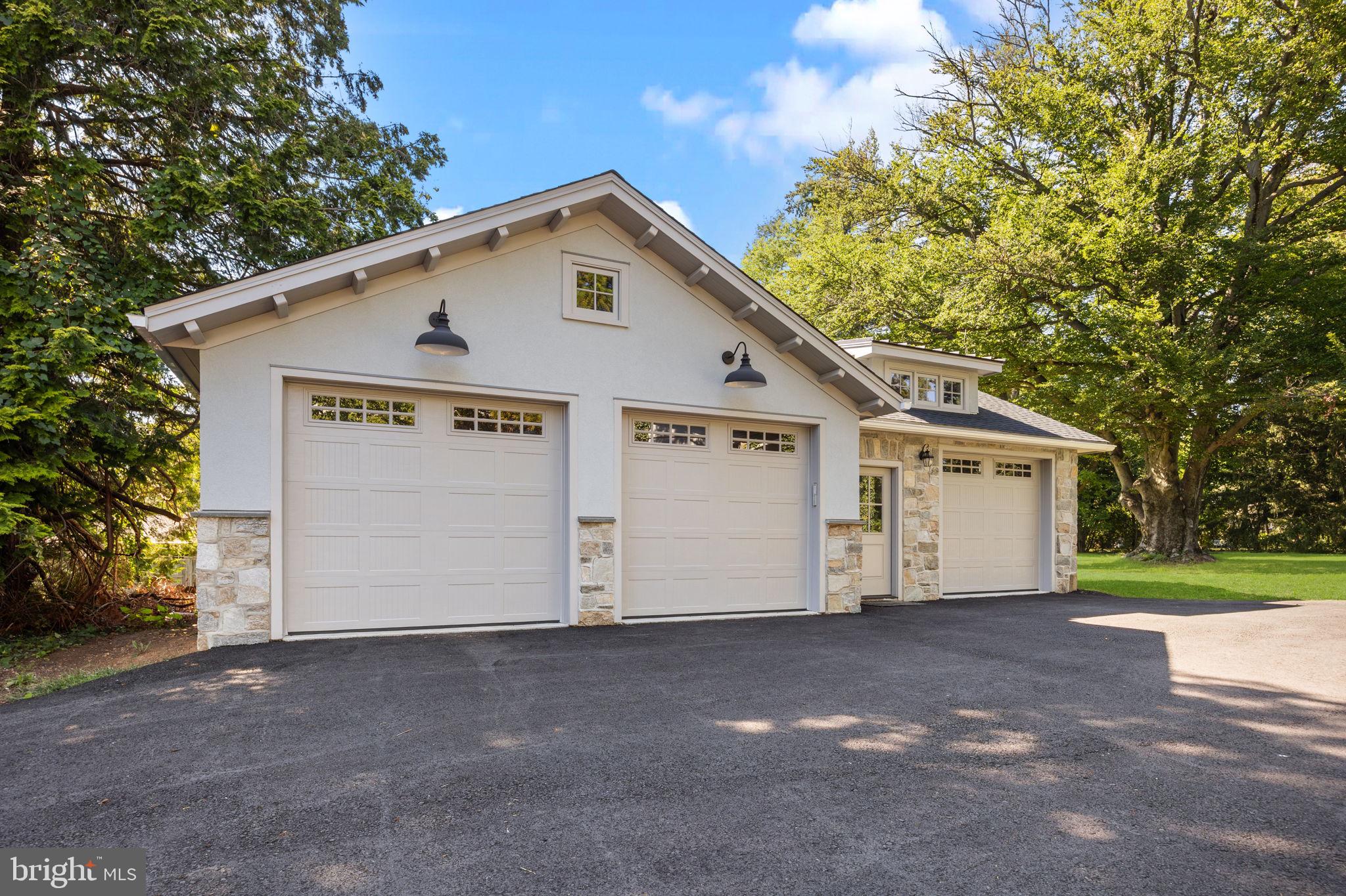 DELAVUE MANOR - Residential