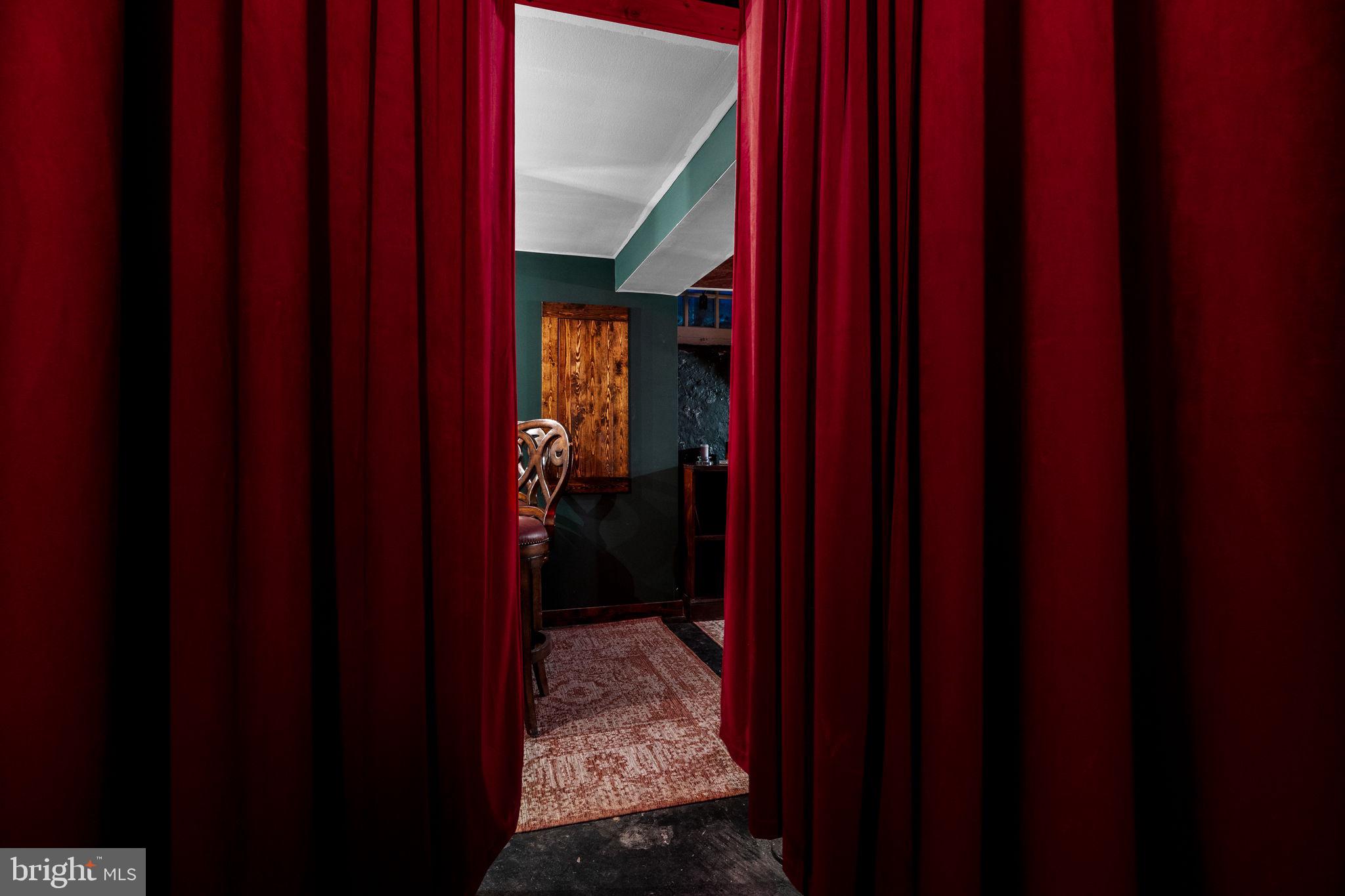 DELAVUE MANOR - Residential