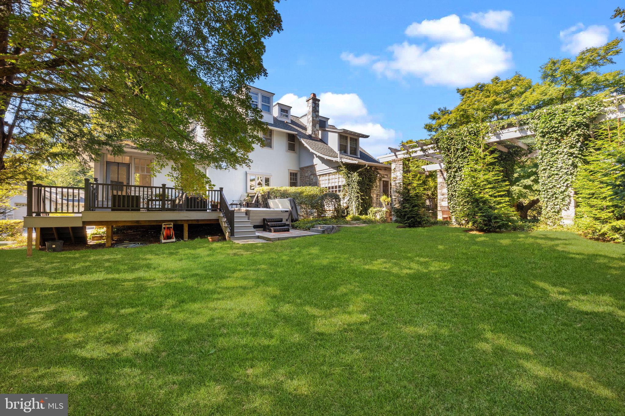 DELAVUE MANOR - Residential