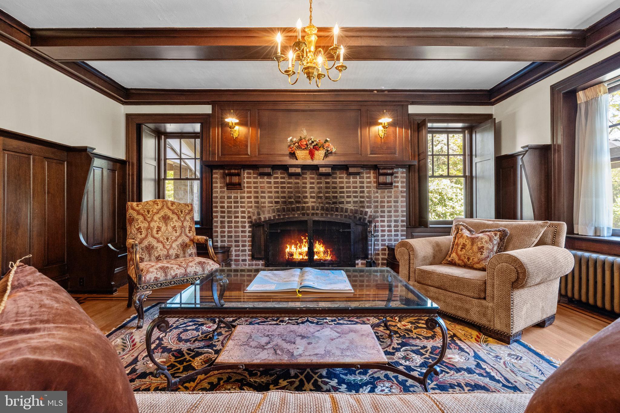 DELAVUE MANOR - Residential