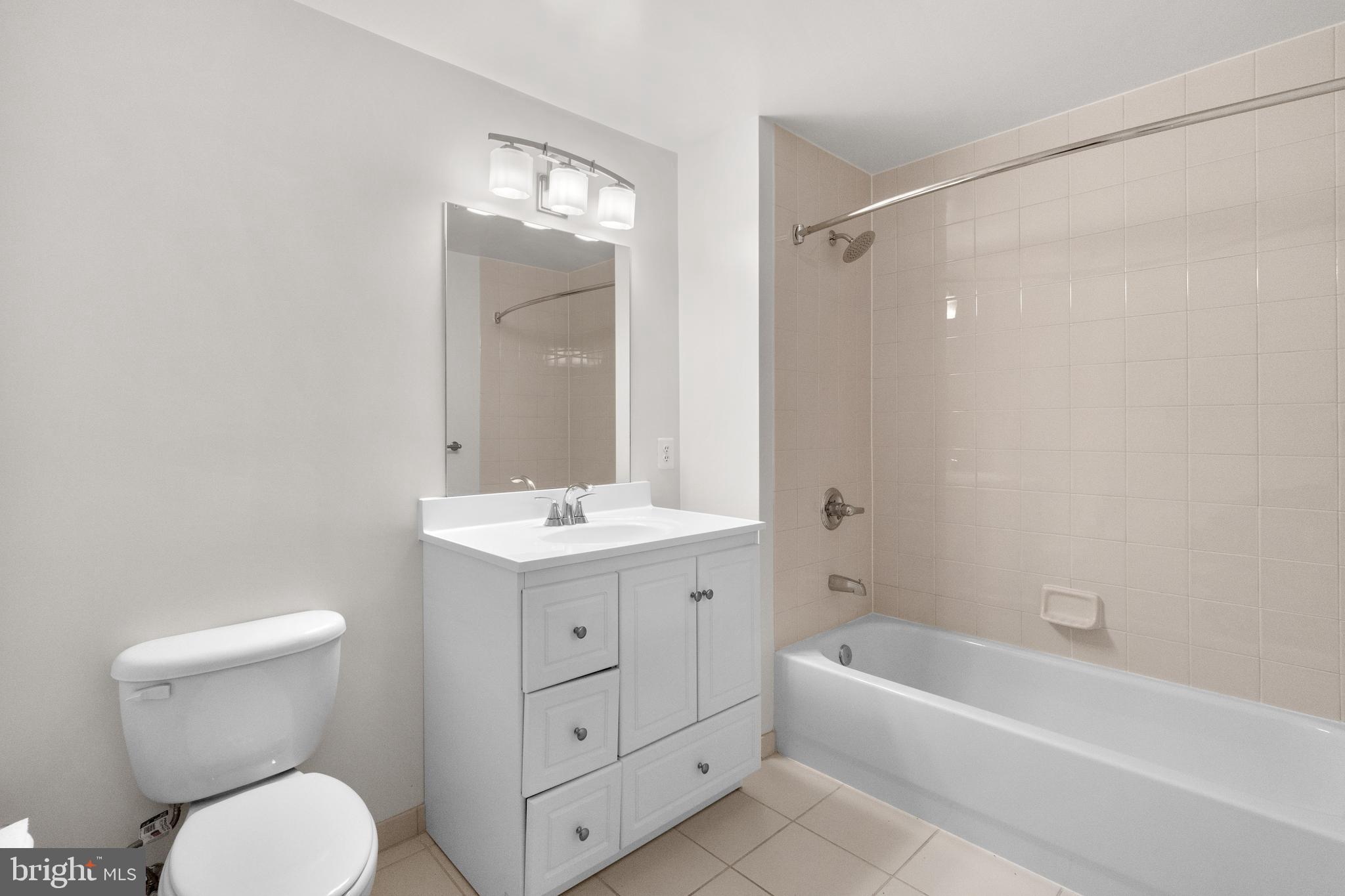 CLARENDON - Residential Lease