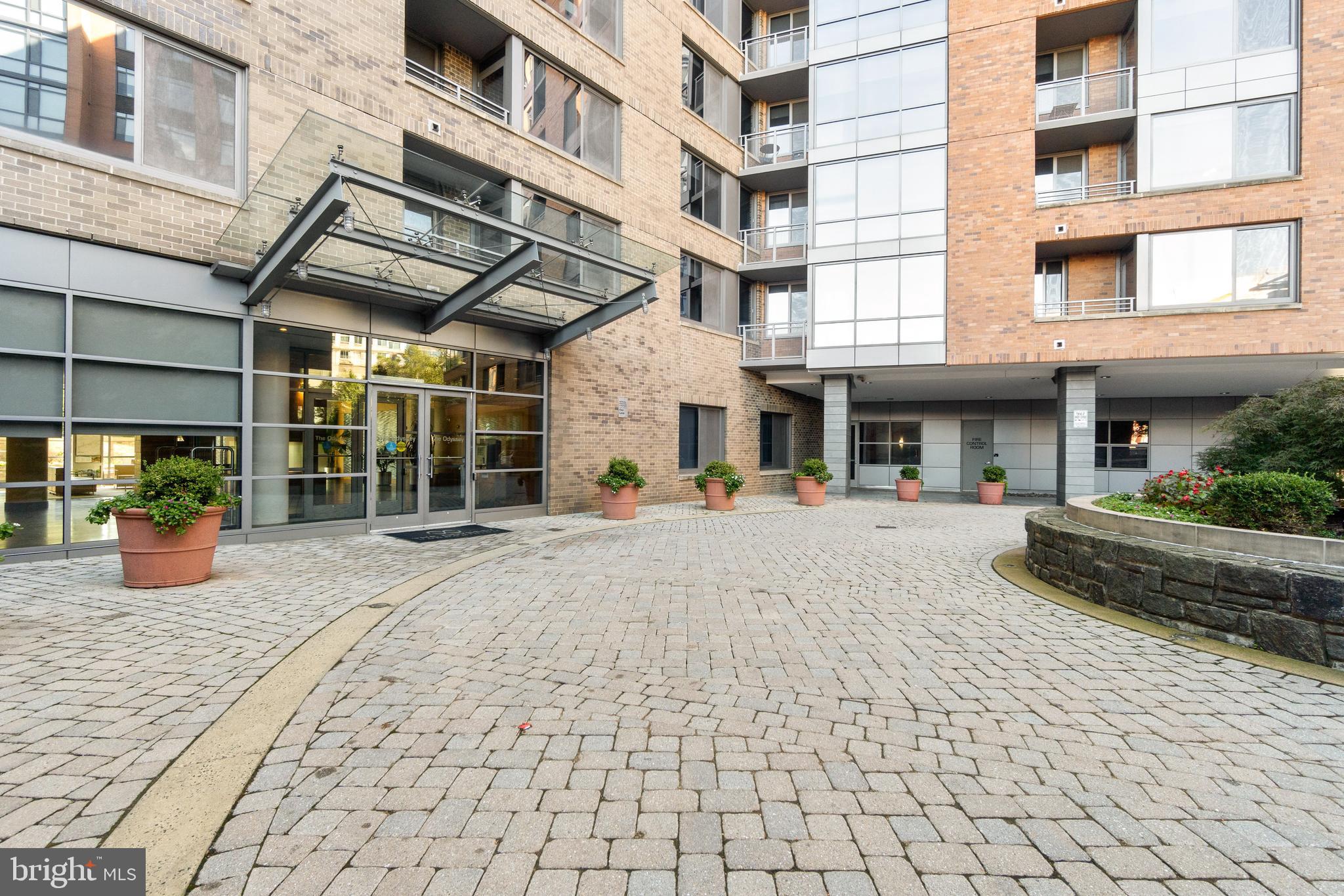 CLARENDON - Residential Lease