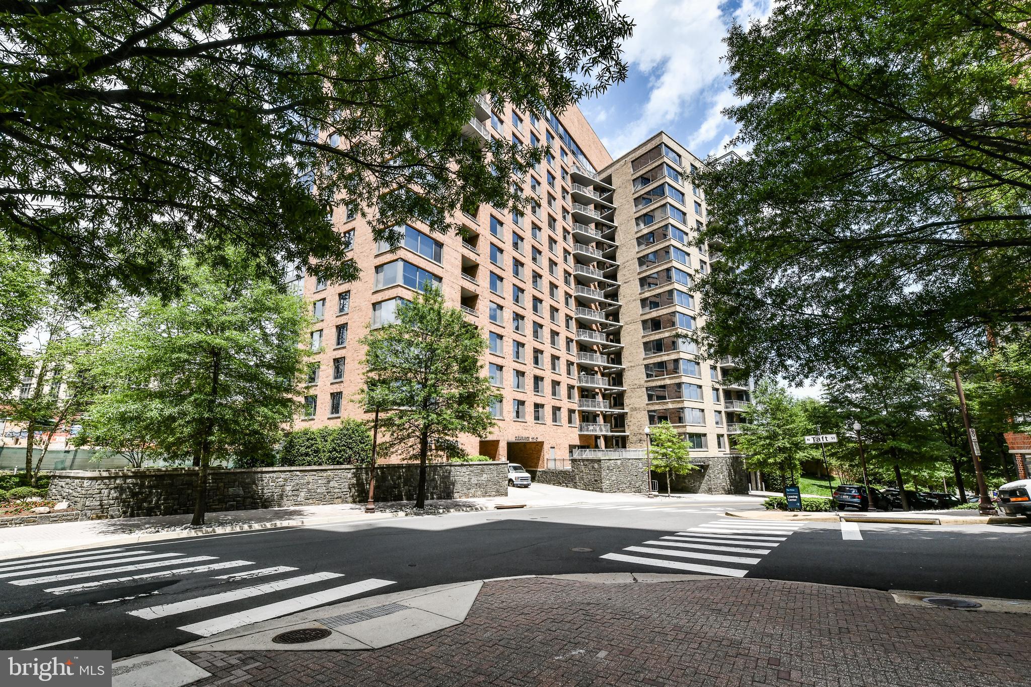 CLARENDON - Residential Lease