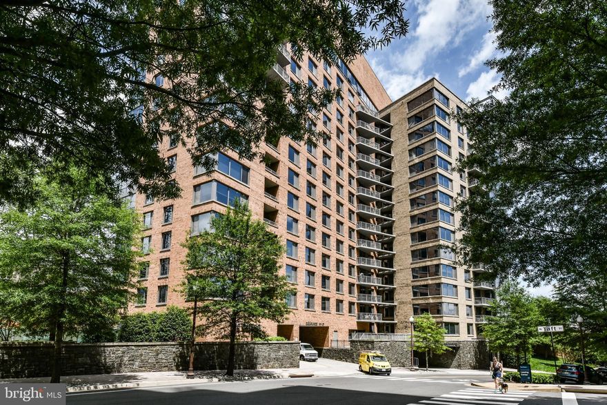 Gorgeous 2BR, 2BA condo with Million Dollar View! Floor to ceiling windows, cherry hardwood floors & neutral paint tones throughout*Kitchen features white cabinetry, granite counters & stainless steel appliances opening to dining area & living room with gas fireplace & wall of windows with beautiful views*Primary bedroom with wall of windows, walk in closet & views with ensuite full bathroom*Second bedroom nicely sized, also with walk in closet & ensuite bathroom*Spacious Balcony to enjoy Breath-taking views of Potomac River, Arlington, Washington DC & Monuments facing East! The Odyssey is one of the premier condo buildings in Arlington, featuring 24 hour desk manager, garage parking + Penthouse Level Club with Outdoor Rooftop swimming Pool & Terrace, Pool Lounge, State of the Art Fitness & Sauna Center, Business Center, Meeting Room, Landscaped Grounds & Lobby Terrace, Home to Sushi Rock restaurant & Solaris Salon/Spa*ONE BLOCK TO COURTHOUSE METRO*Short Walk to shops, restaurants, parks & convenience stores. Quick Access to commuting routes: 66, 50, 29, GW Parkway & Regan National Airport*NEW FLOORING INSTALLED 10.10.22 - PROFESSIONAL PHOTOS WILL BE TAKEN AFTER*

*Available for lease 10.14.22*