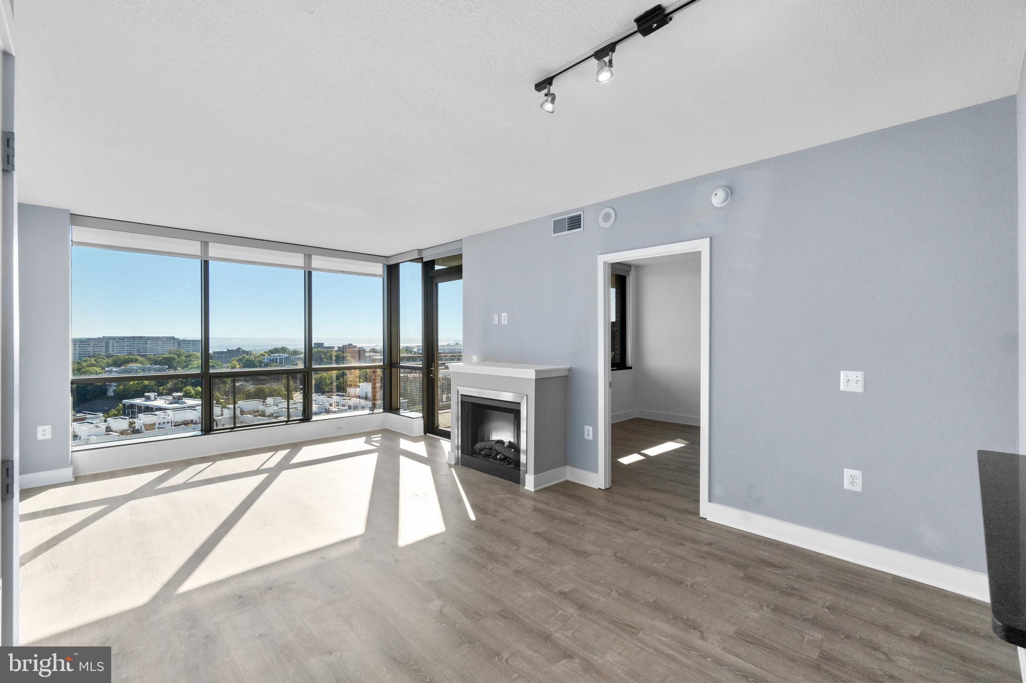 CLARENDON - Residential Lease