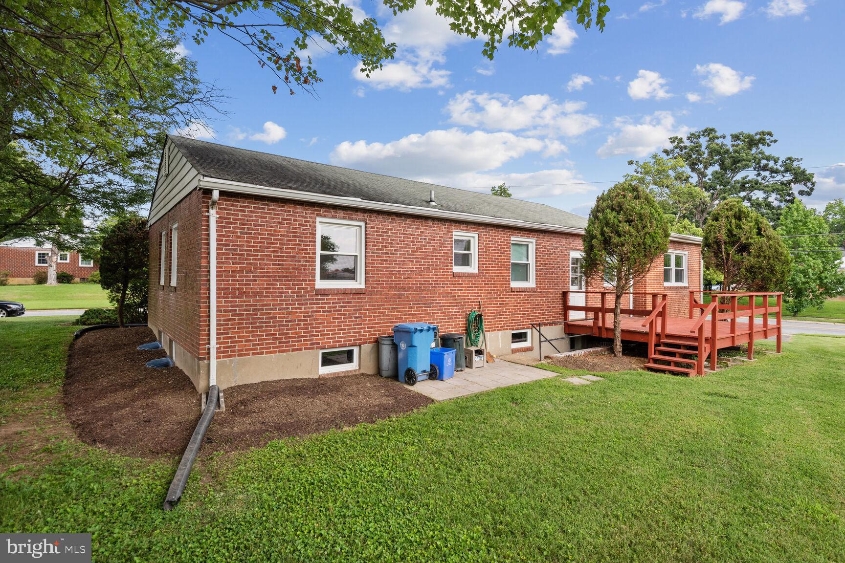 BURNT MILLS KNOLLS - Residential Lease