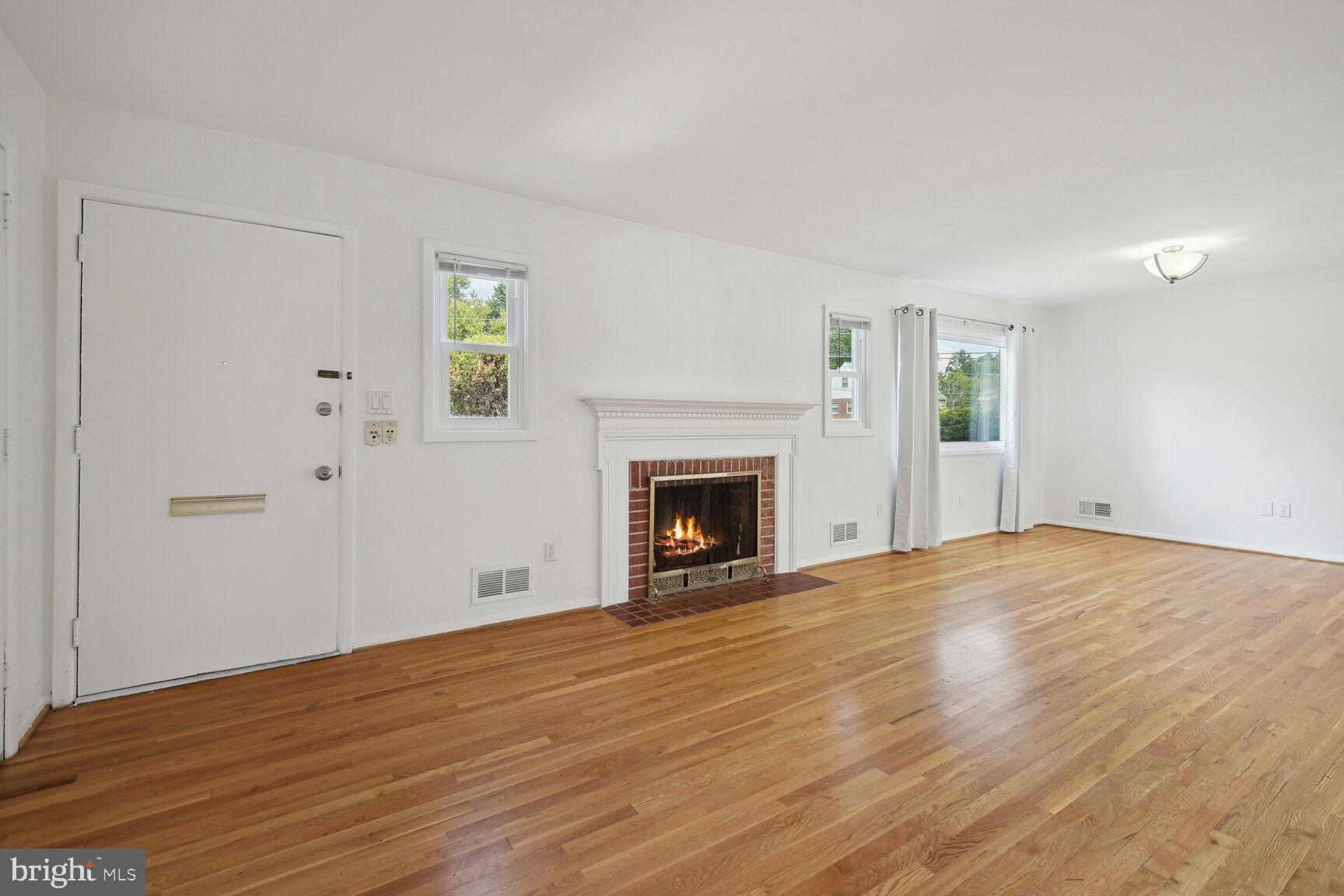 BURNT MILLS KNOLLS - Residential Lease