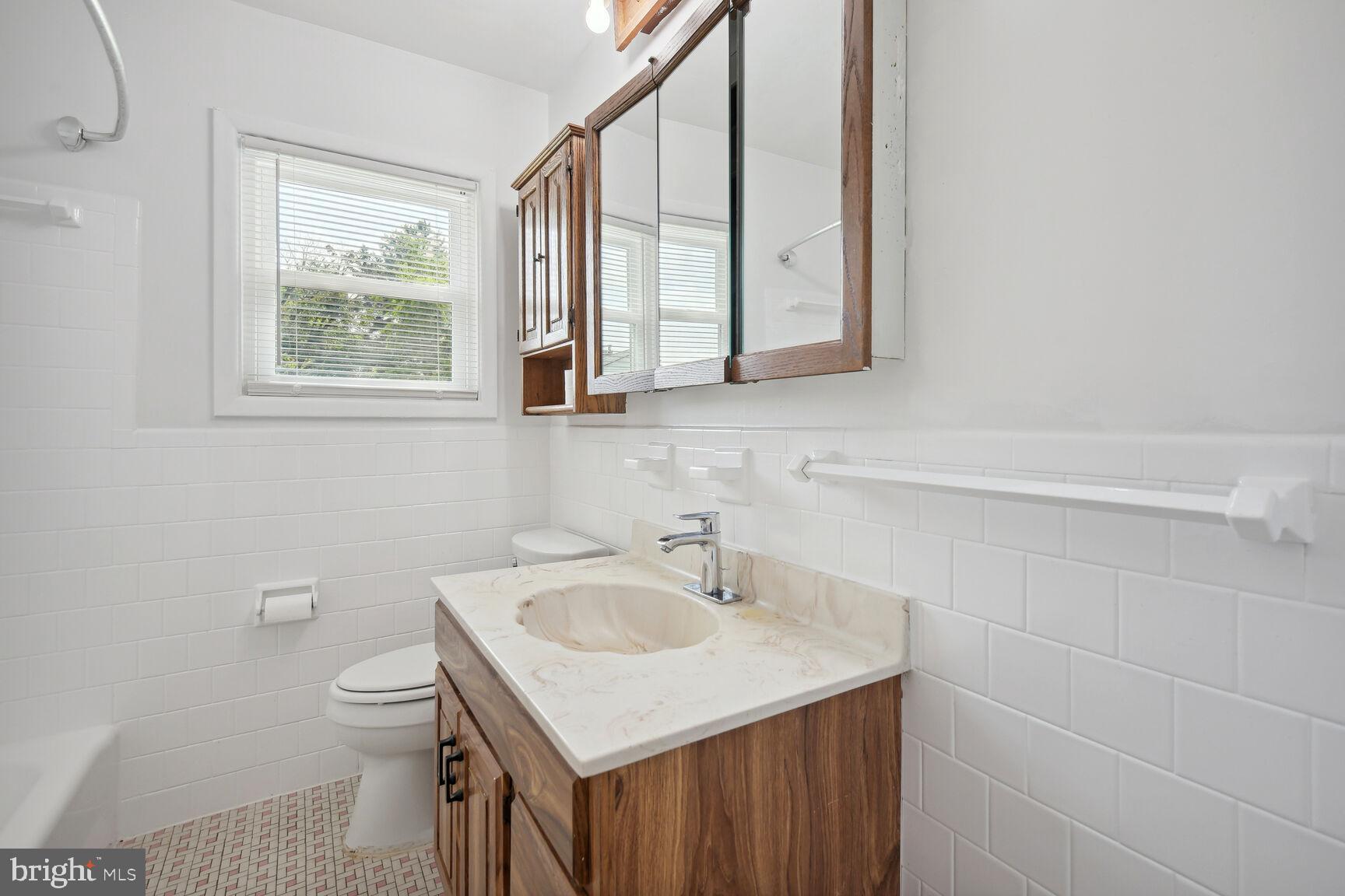 BURNT MILLS KNOLLS - Residential Lease