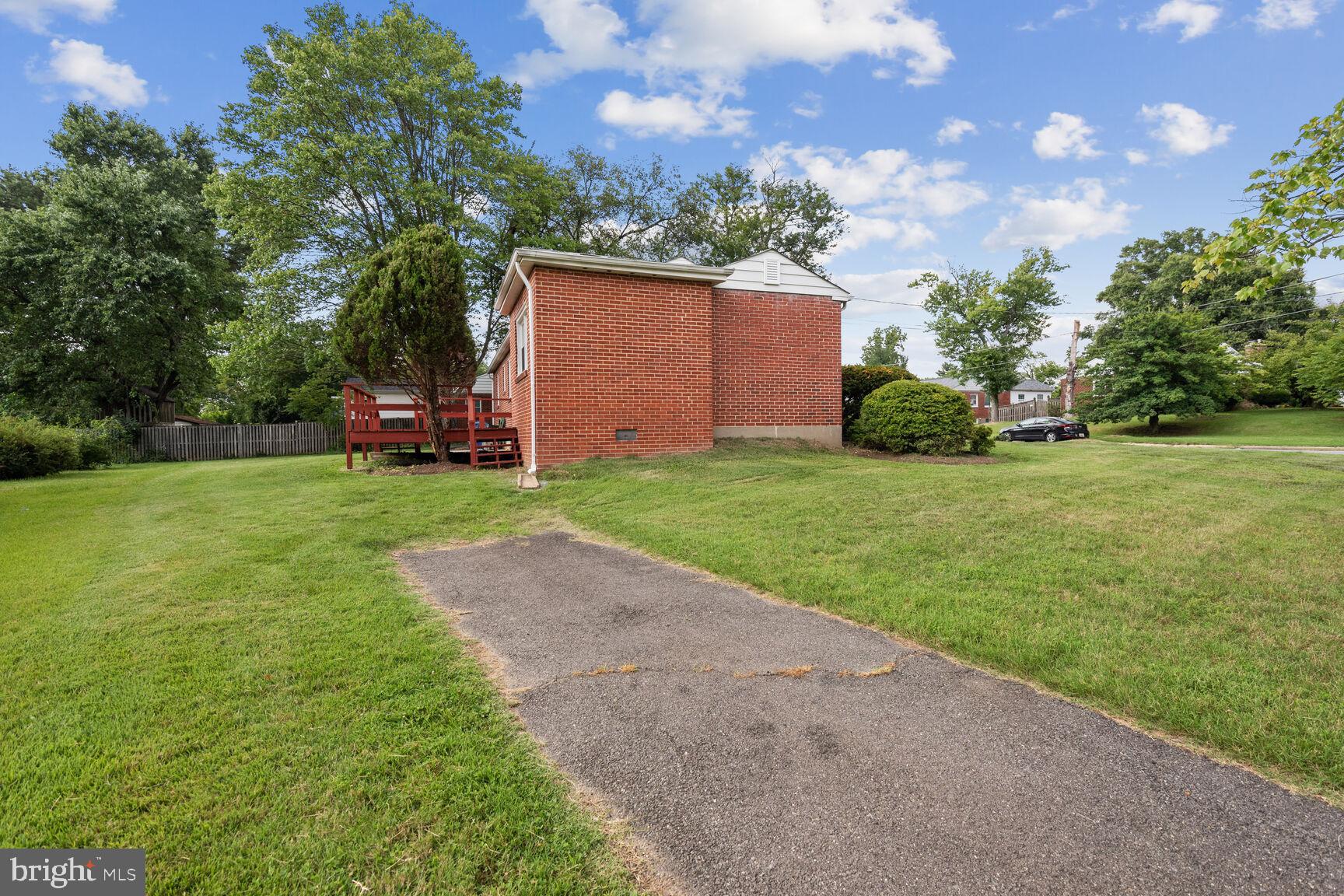 BURNT MILLS KNOLLS - Residential Lease