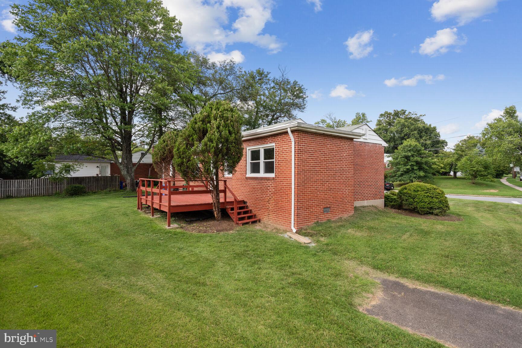 BURNT MILLS KNOLLS - Residential Lease