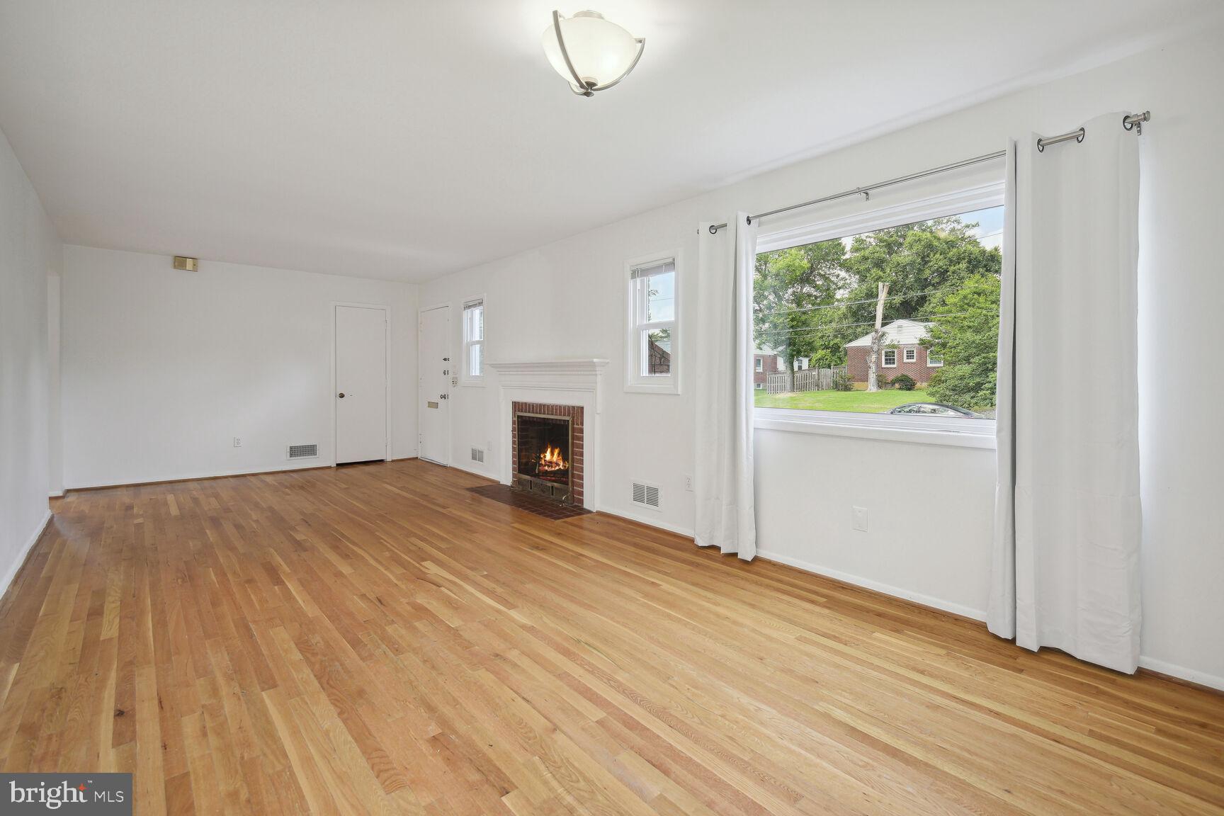 BURNT MILLS KNOLLS - Residential Lease