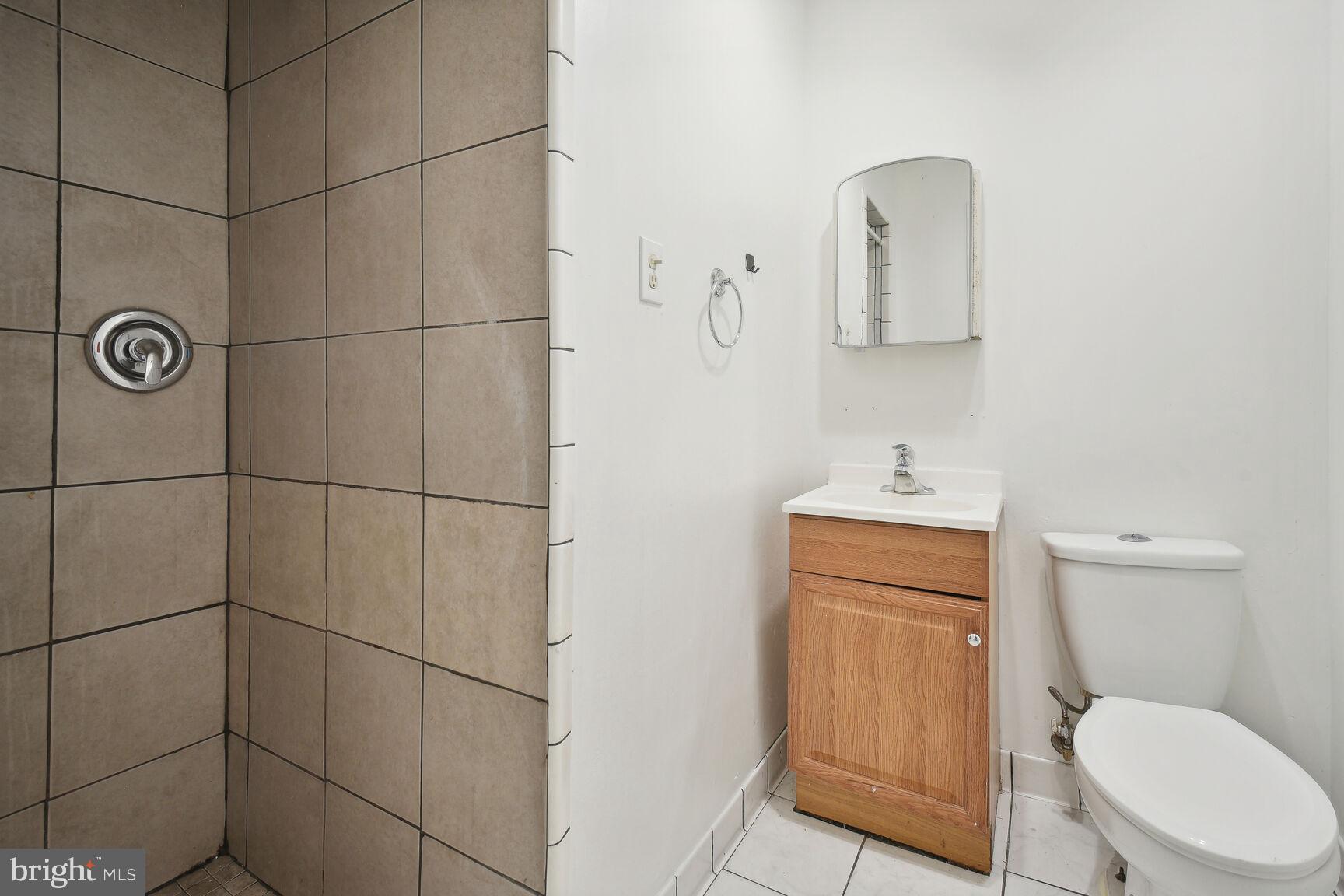 BURNT MILLS KNOLLS - Residential Lease