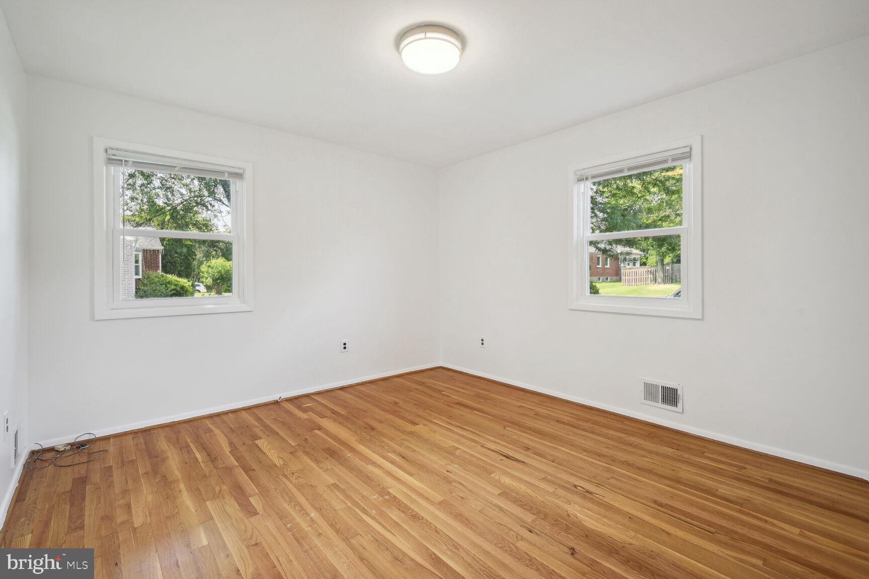 BURNT MILLS KNOLLS - Residential Lease