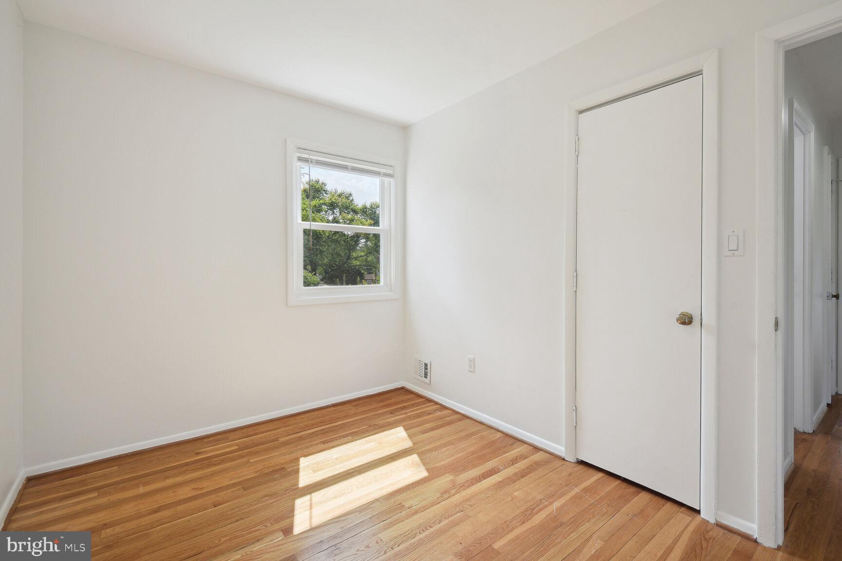 BURNT MILLS KNOLLS - Residential Lease