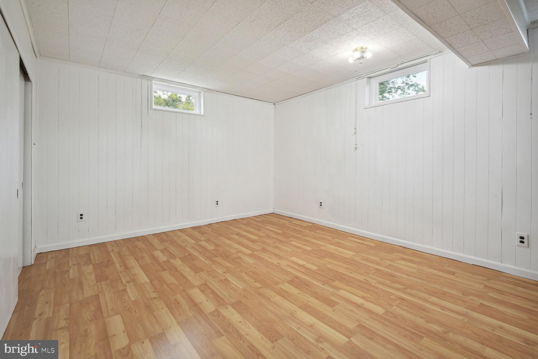 BURNT MILLS KNOLLS - Residential Lease