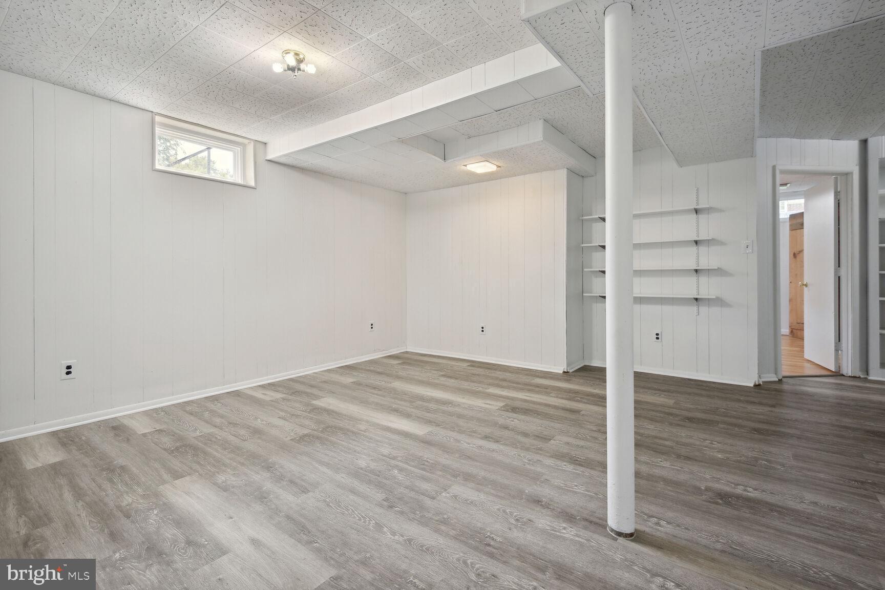 BURNT MILLS KNOLLS - Residential Lease