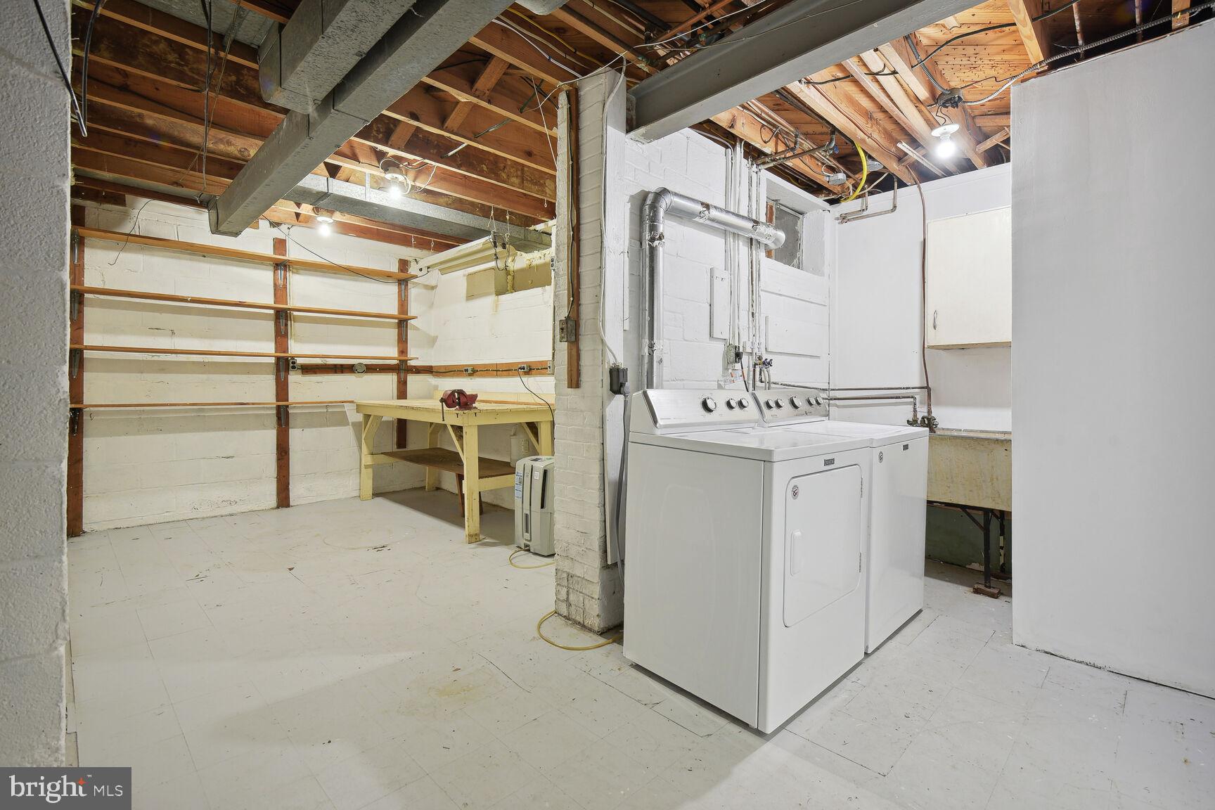 BURNT MILLS KNOLLS - Residential Lease