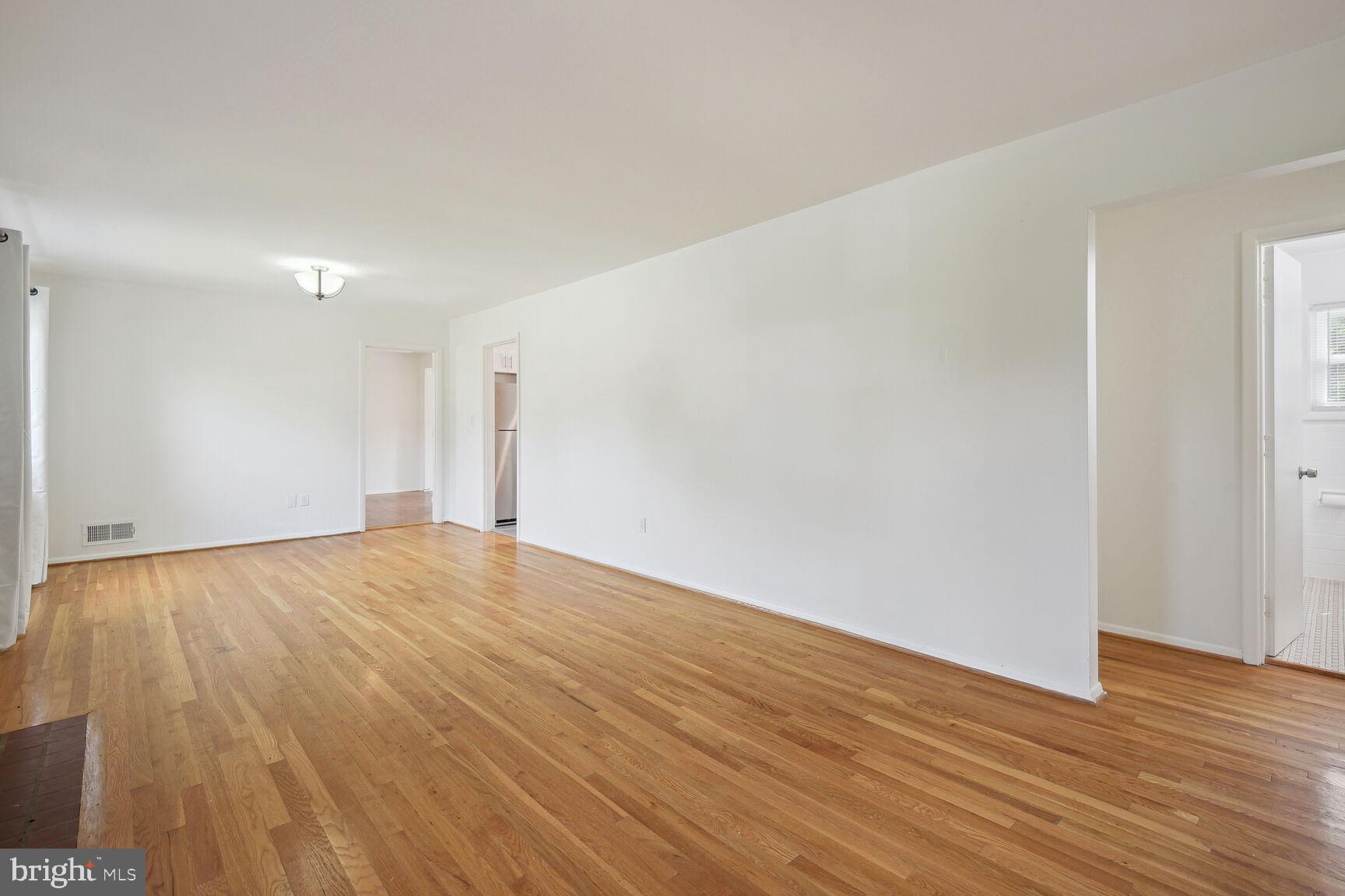 BURNT MILLS KNOLLS - Residential Lease