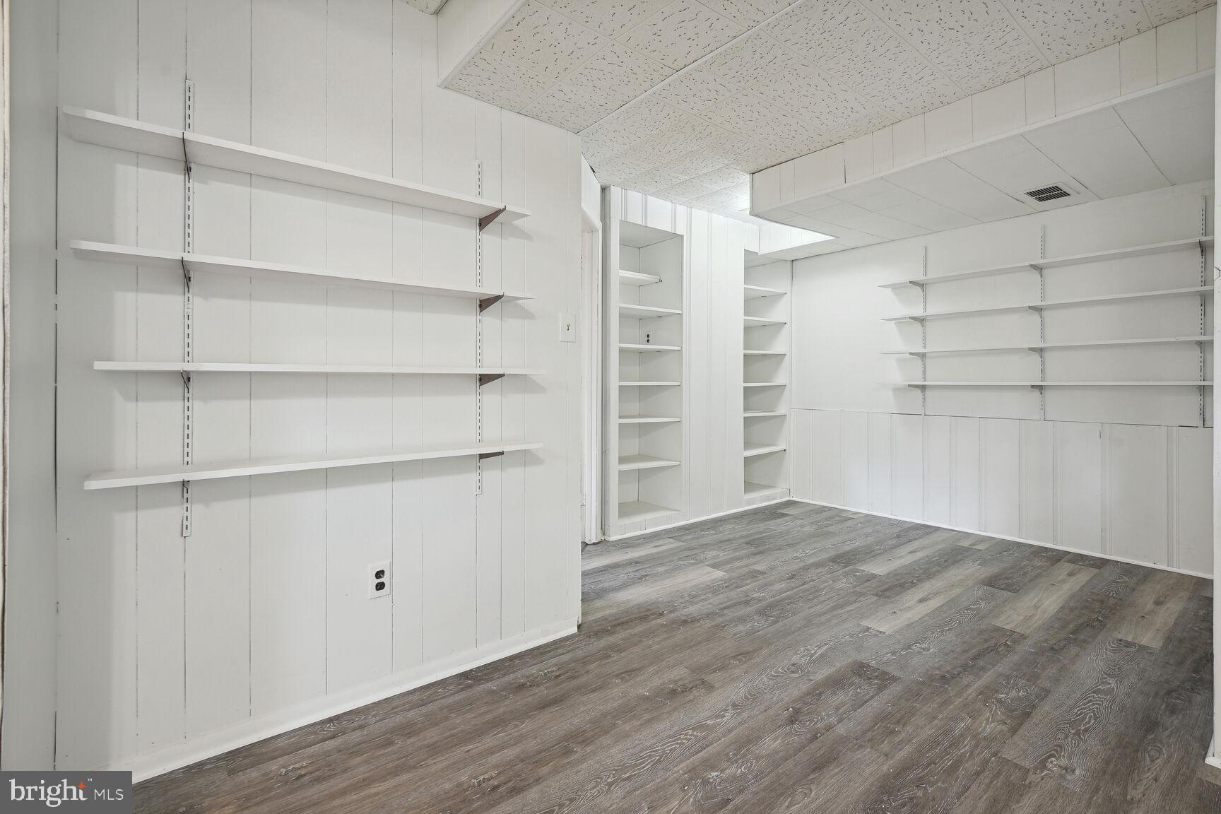 BURNT MILLS KNOLLS - Residential Lease