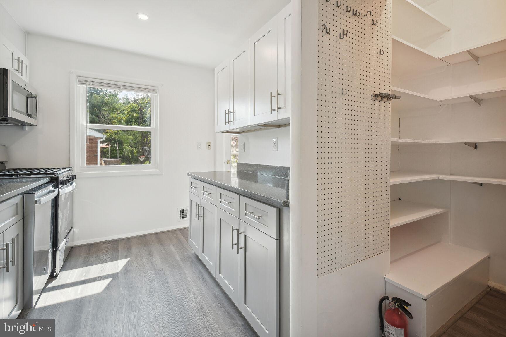 BURNT MILLS KNOLLS - Residential Lease