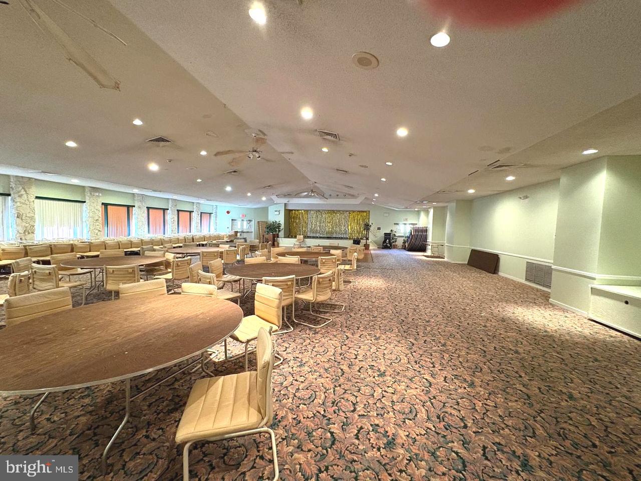 FOUNTAIN POINTE - Residential