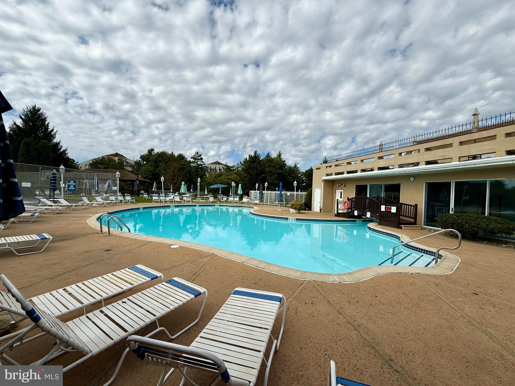 FOUNTAIN POINTE - Residential