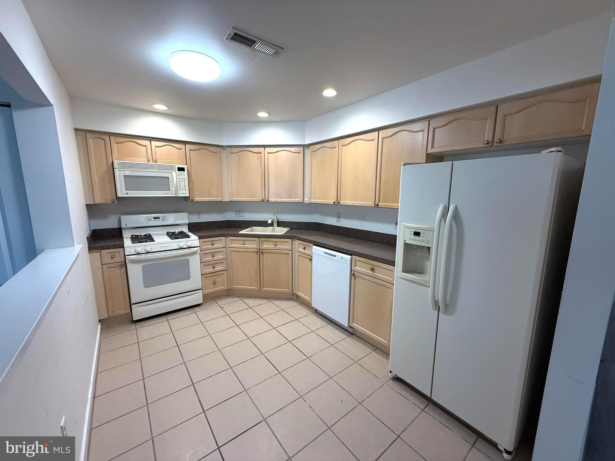 FOUNTAIN POINTE - Residential