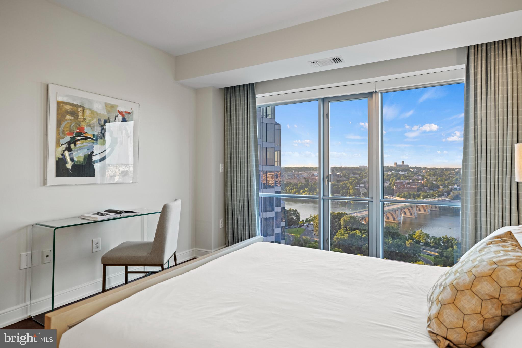 ROSSLYN - Residential