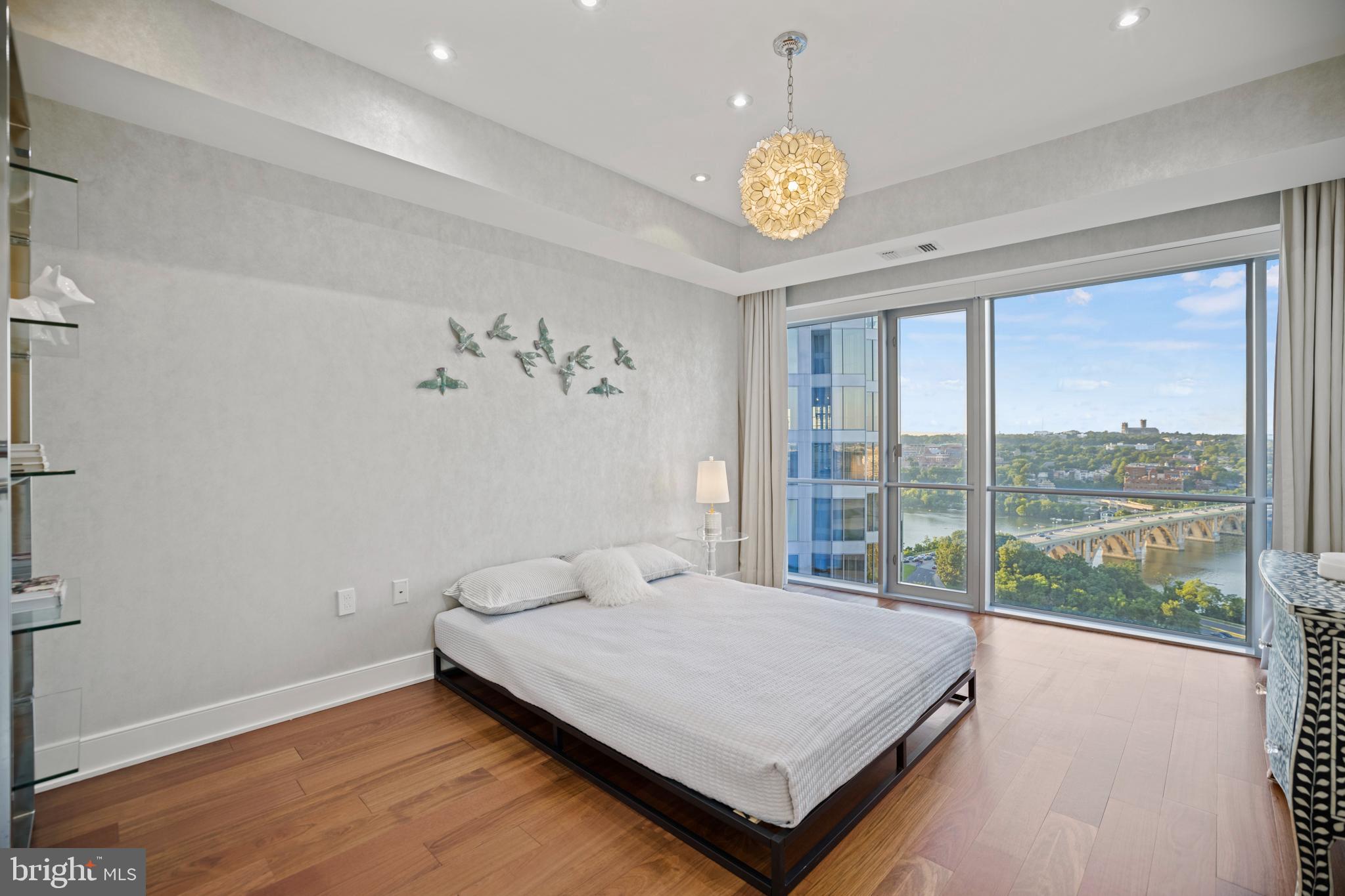 ROSSLYN - Residential