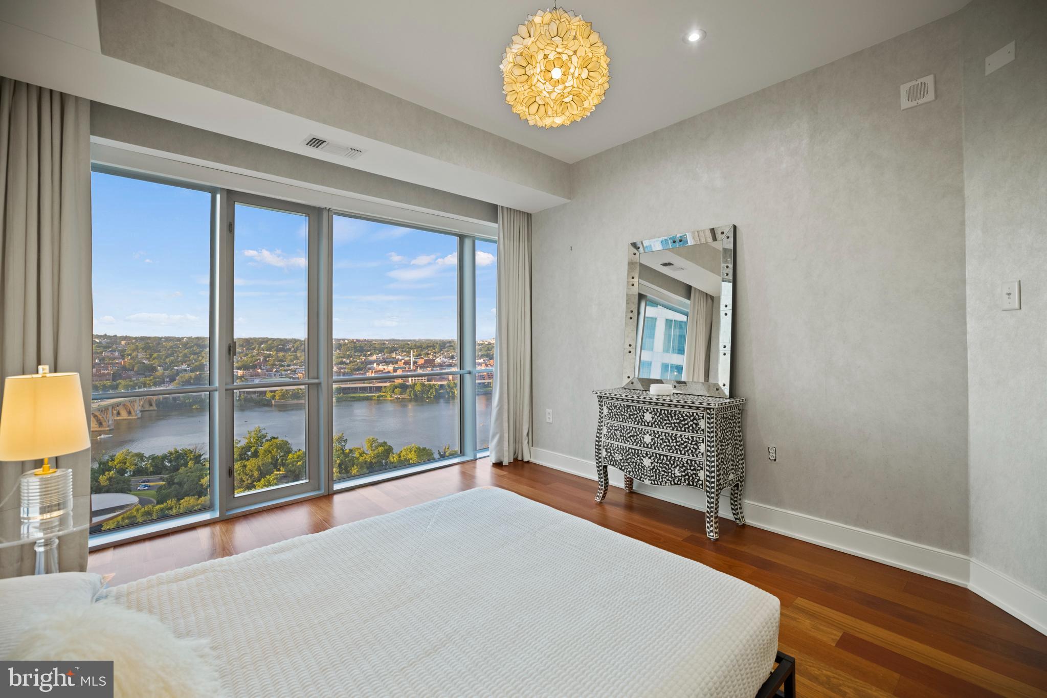 ROSSLYN - Residential